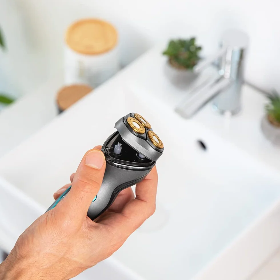 Cecotec Golarka rotacyjna Bamba PrecisionCare Titanium PerfectCut. 8 W, ostrza ze stali nierdzewnej, powłoka tytanowa, głowica goląca 3D, akumulator litowy, czas pracy 40 min.
