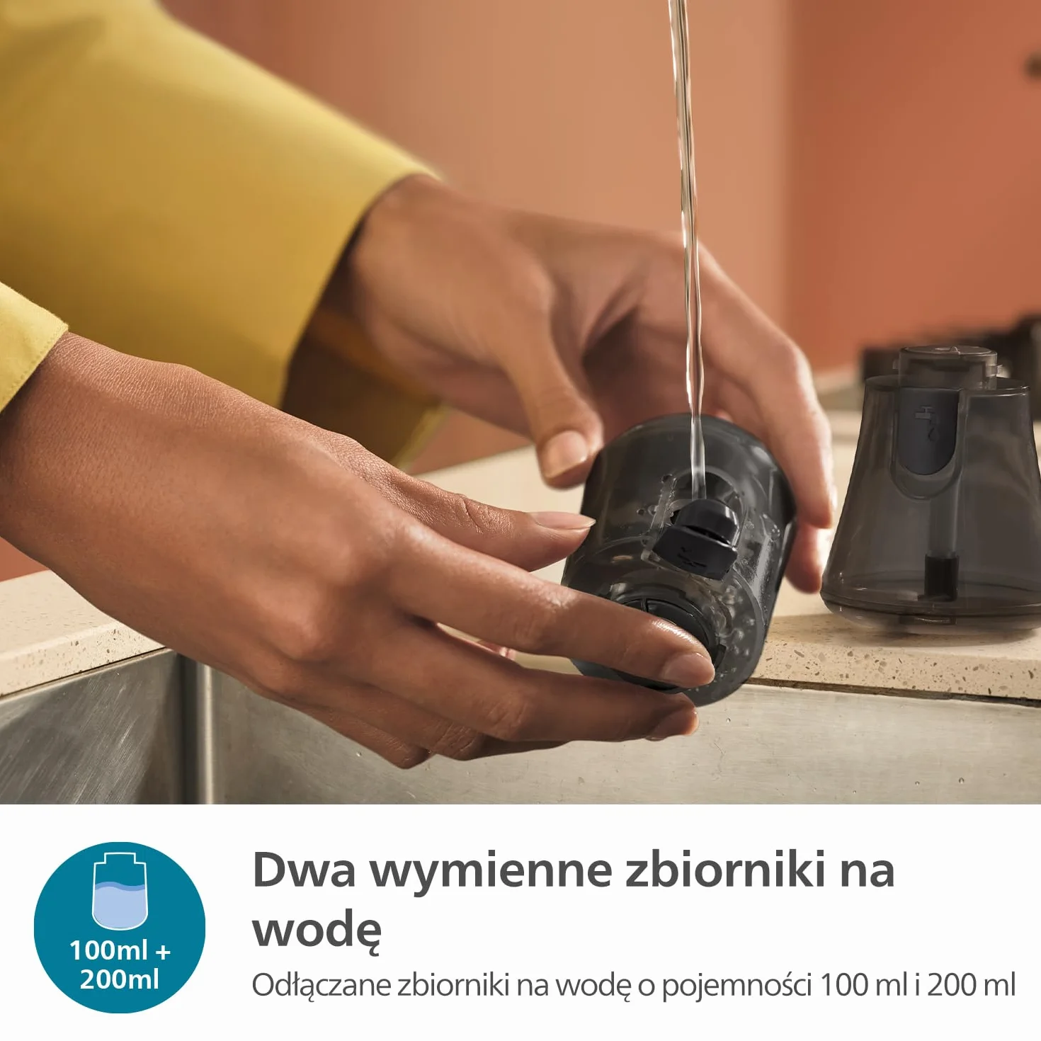 Philips Parownica Ręczna z Serii 7000 - Moc 1500 W, 28 g/min Ciągłej Pary, Optymalna Temp, Metalowa Stopa, Odłączany Zbiornik 100 ml+200 ml. Rękawica/mata StyleMat, Kolor czarny (STH7060/80)