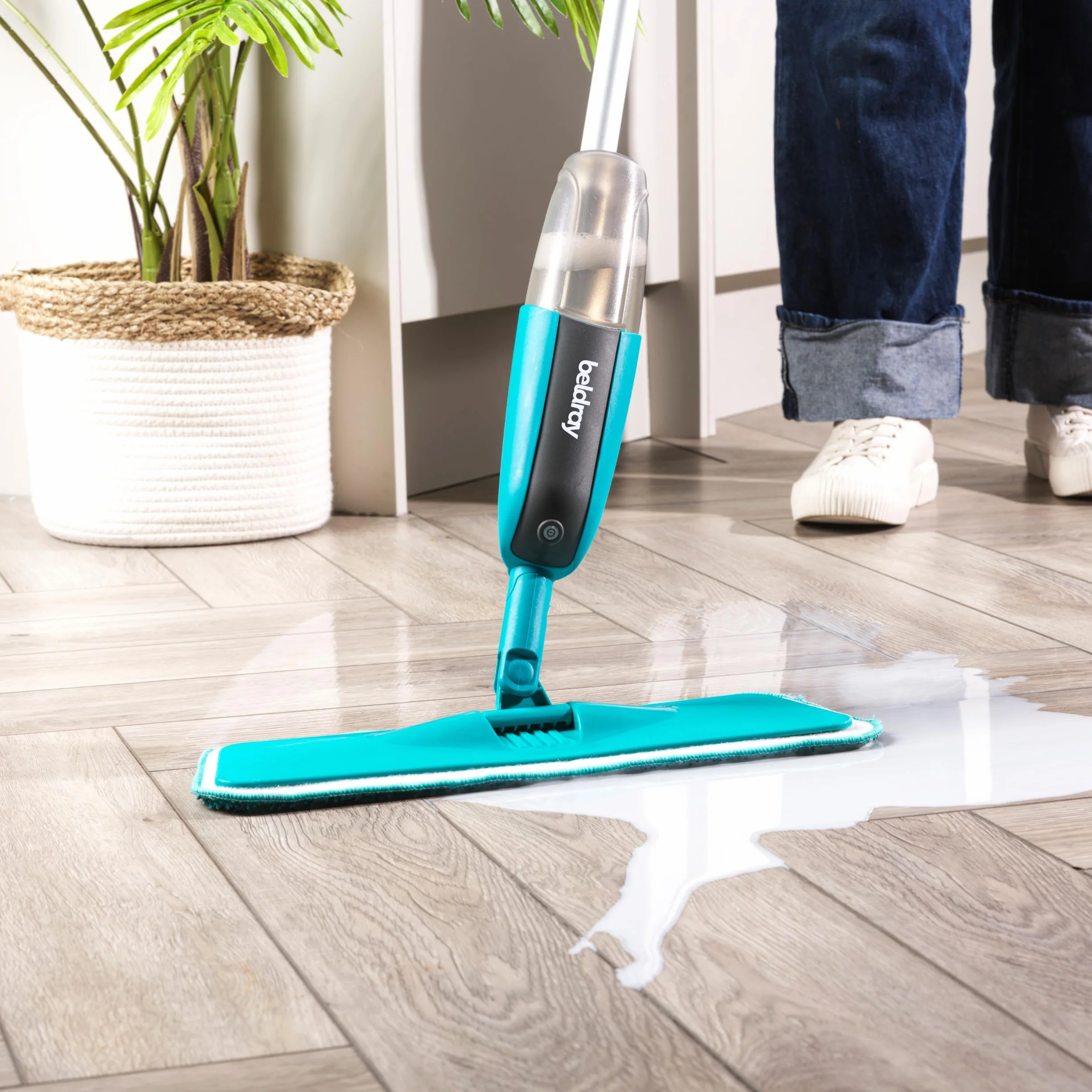 Beldray Antibac Spray Mop – 2 nadające się do prania w pralce pady, mikrofibra do szorowania i czyszczenia, chenille do wycierania kurzu i polerowania, głowica obrotowa 360°, pojemności 300 ml