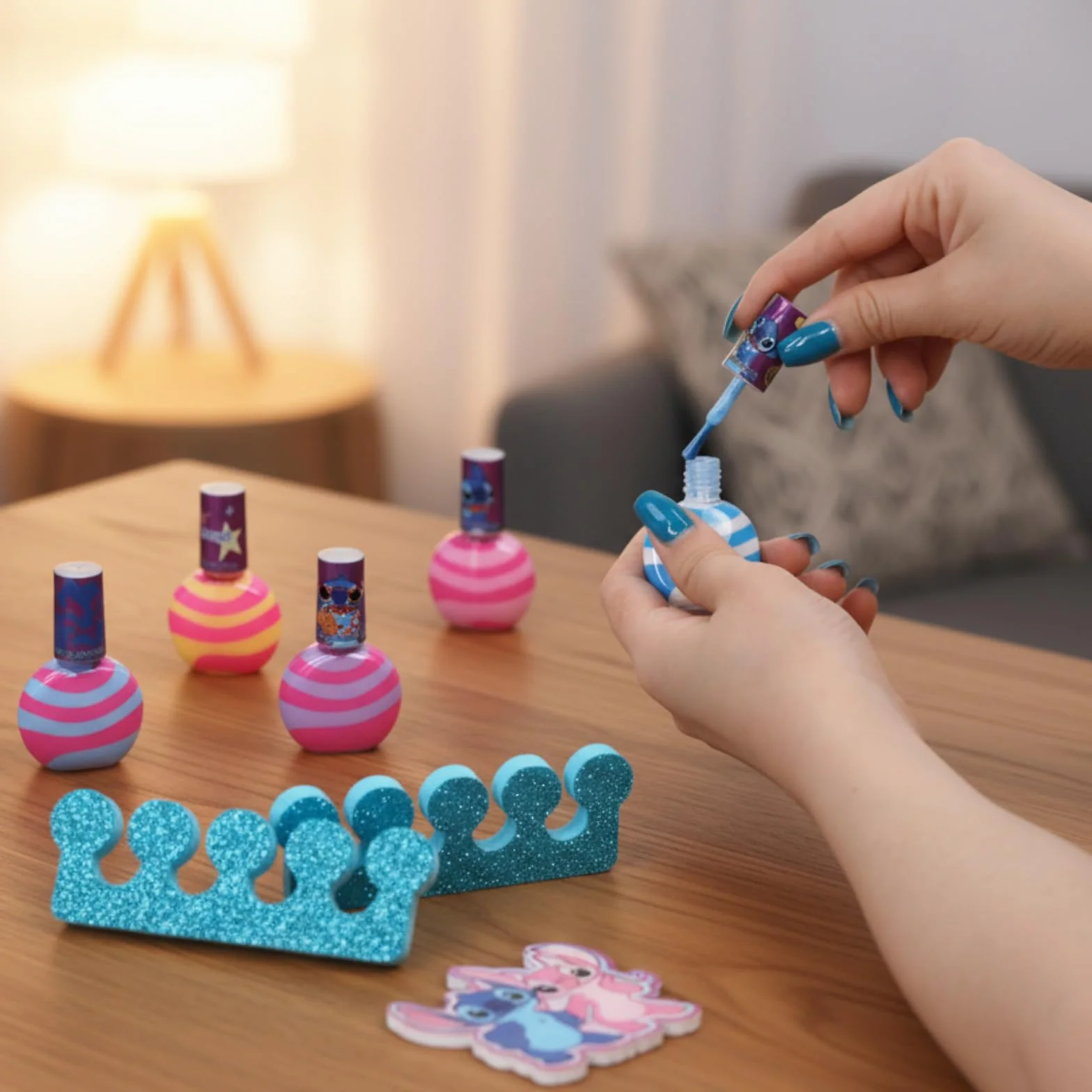 Stitch Zestaw Makijażu Dla Dzieci Błyszczyk i Lakier z Kufrem