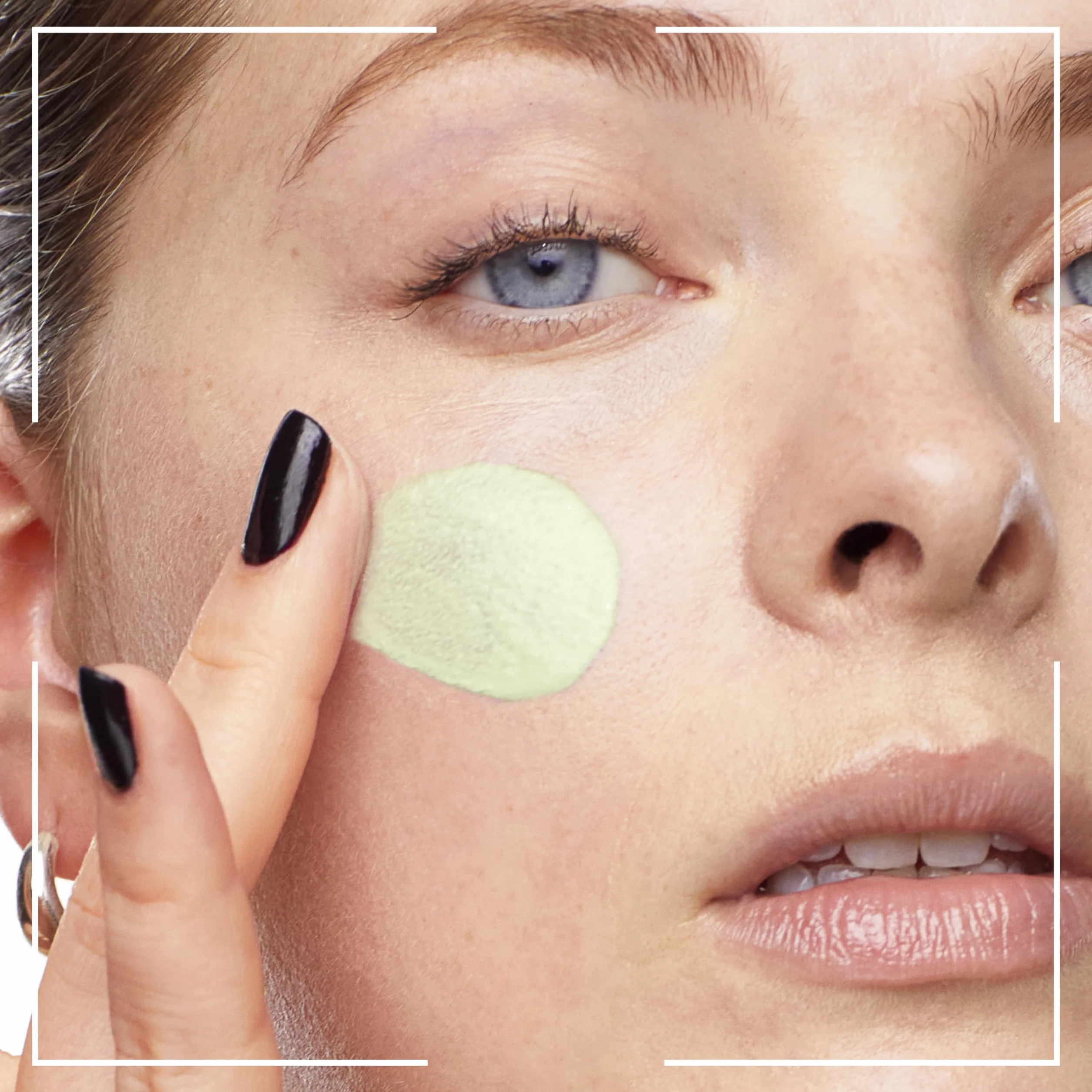 L'Oréal Paris - Długotrwała jednolita baza do pielęgnacji - utrwalenie makijażu 24H - Formuła 4% niacynamidu - Jasna skóra - Prime Lab Redness Eraser - 30 ml