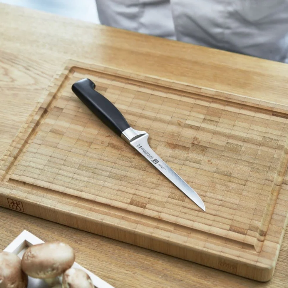 Zwilling 31086-141-0 nóż do filetowania w czterech gwiazdkach, specjalna stal nierdzewna, specjalny stop metalu, tworzywo sztuczne, 140 mm, czarny