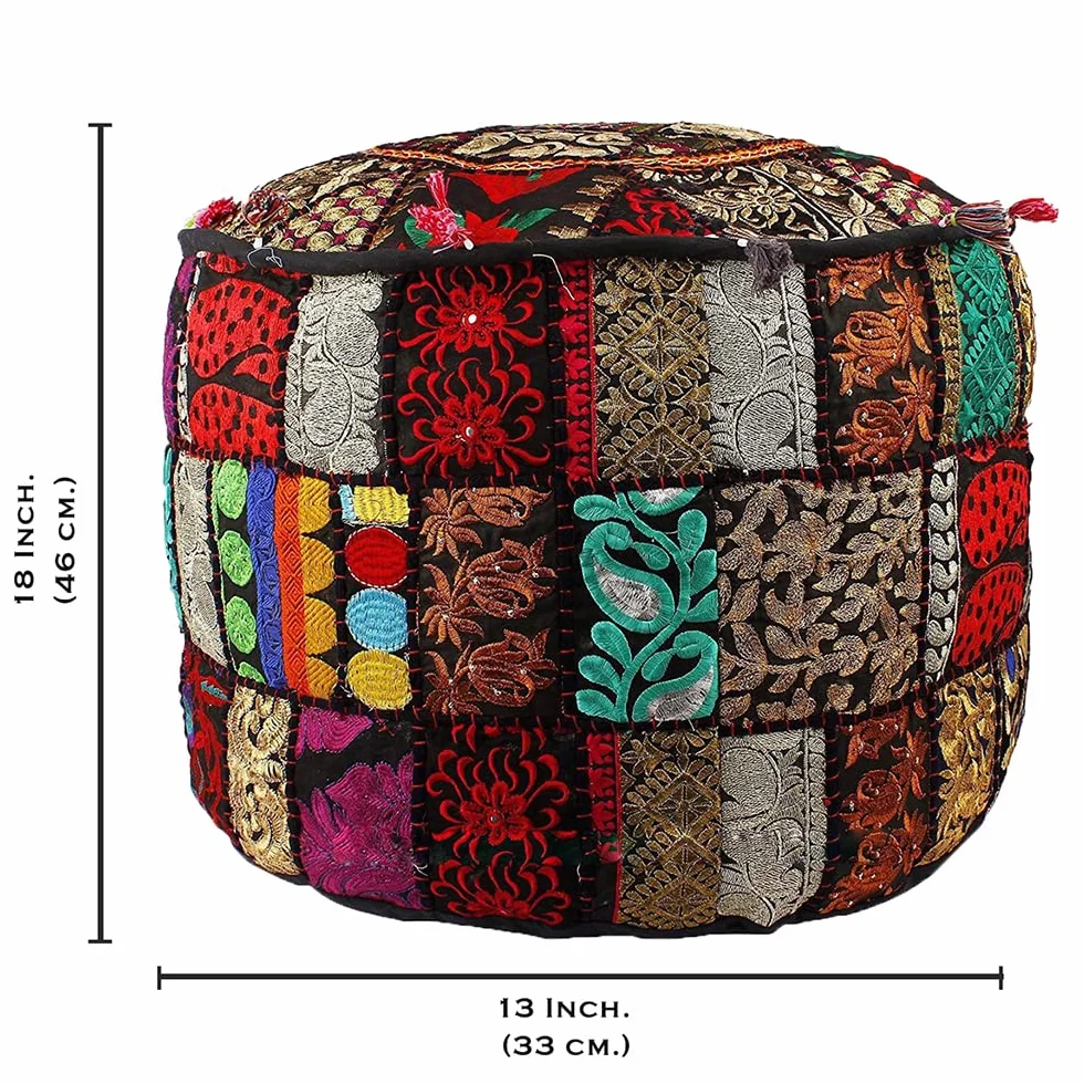 Pufa indyjska Aakriti z haftowanym workiem bawełnianym pokrowiec 46x33 cm czarny