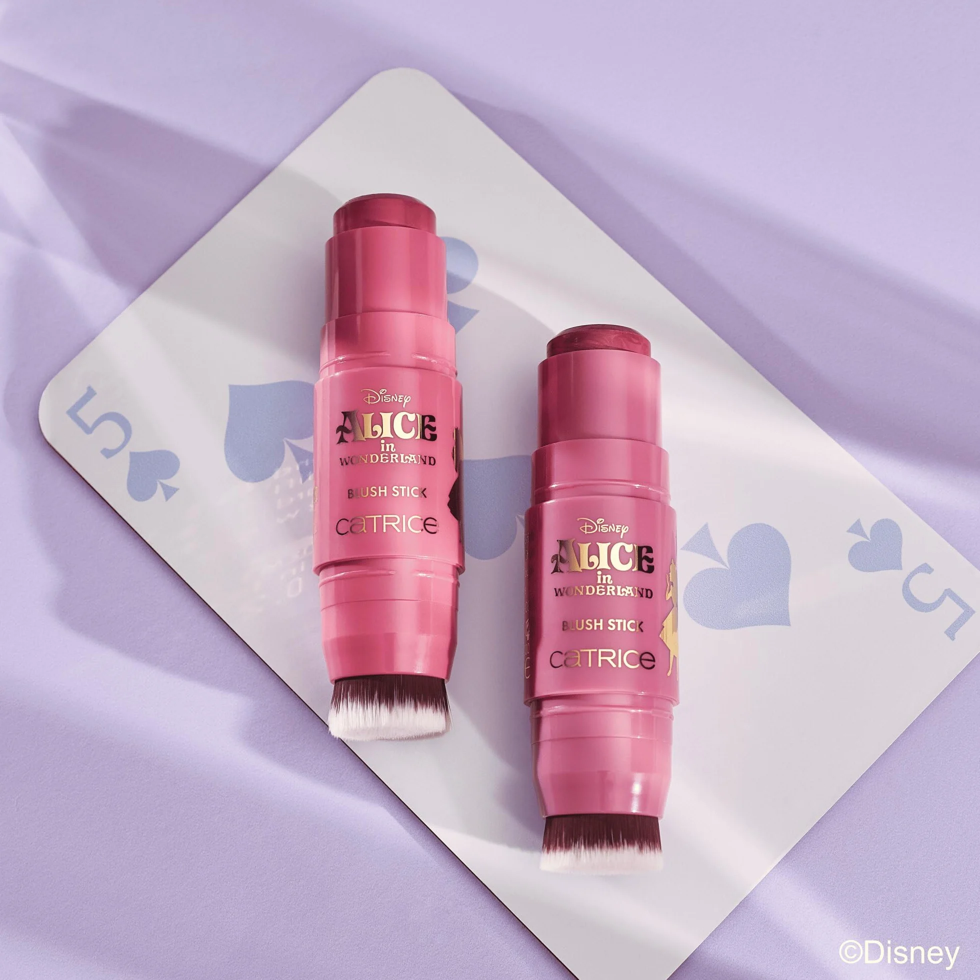Catrice Róż w sztyfcie Disney Alice w Wonderland Blush Stick, mocno napigmentowana/y, natychmiastowy wynik, matowy (6g)