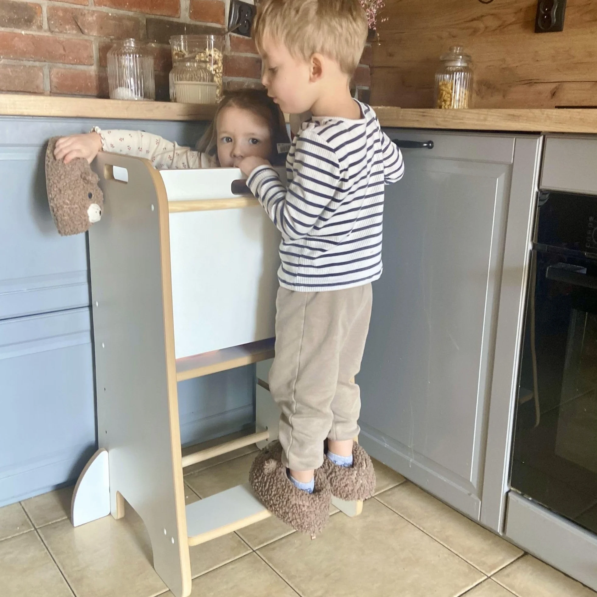 Kitchen Helper dla dziecka – czarny, super bezpieczny Pomocnik kuchenny Montessori, Wieża Edukacyjna Dla Dzieci, Bezpieczny stopień dla dzieci do Kuchni, Certyfikat, Zabudowany, Wyjmowana Blokada