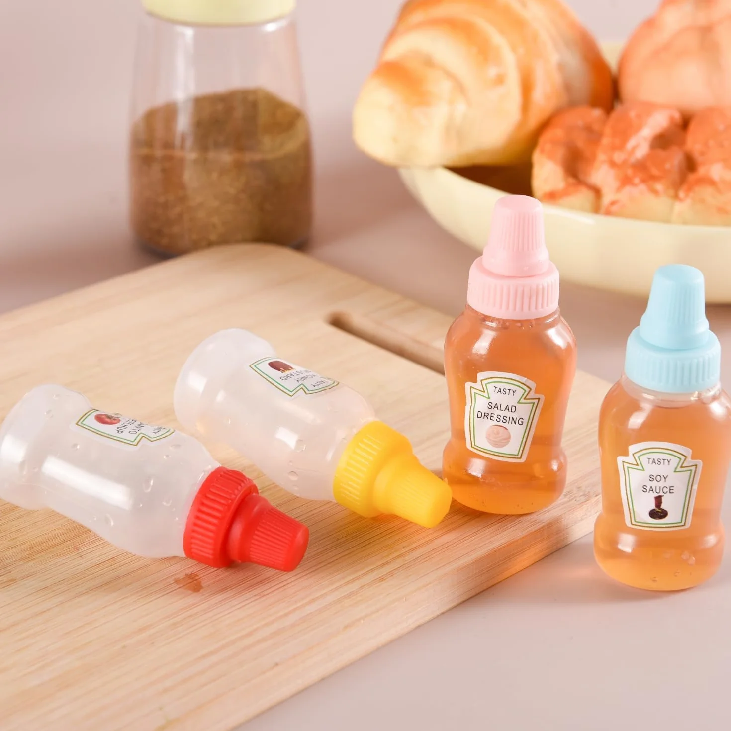 Zestaw 4 mini butelek keczupu, 23 ml, butelka na sos z mocną zakrętką, przenośny dozownik sosu