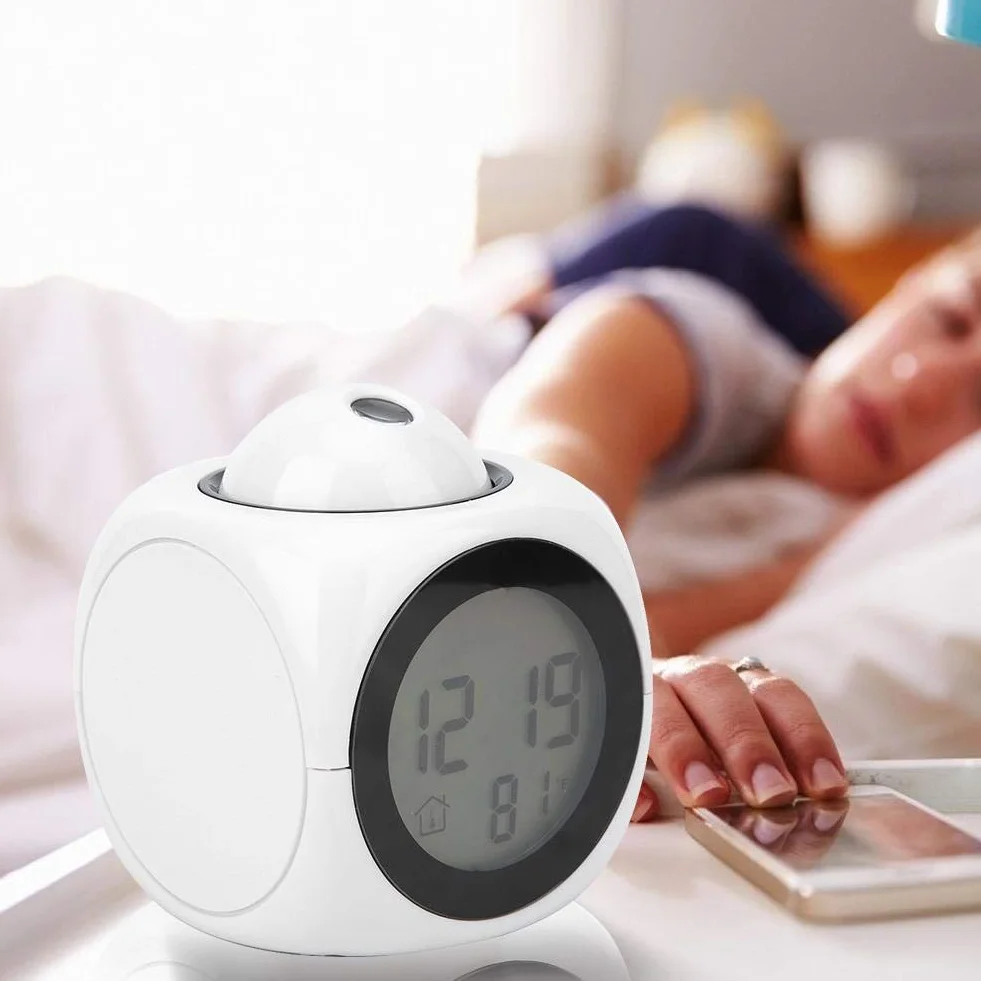 Ymiko Nowoczesny budzik z projektorem cyfrowym LED, mini wielofunkcyjny wyświetlacz temperatury, zegar projekcyjny mówiący głosowo, 12/24 godziny, przełączany wystrój domu (biały USB)
