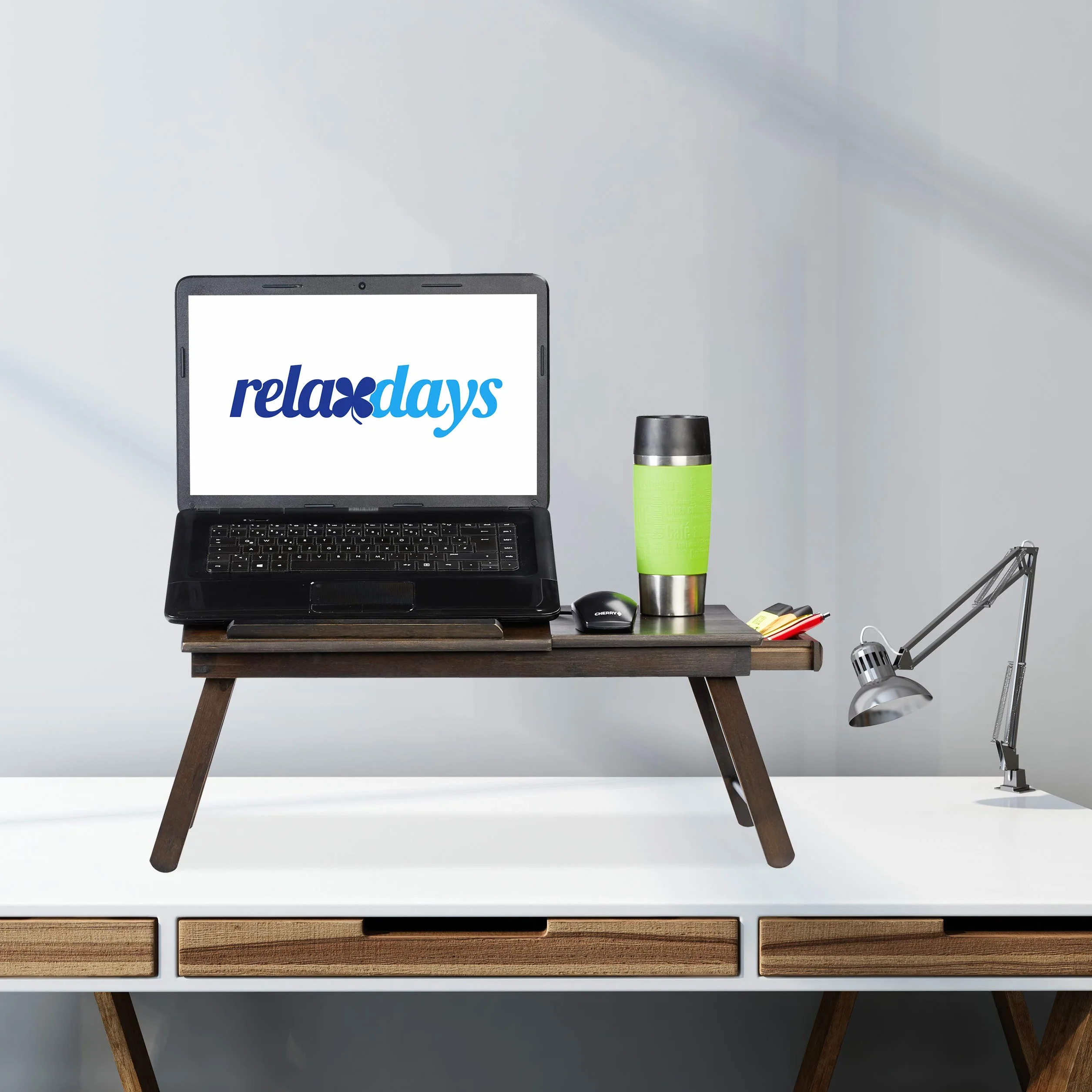 Relaxdays Bambusowy stolik pod laptopa, wys. x gł.: 25 x 60 x 35 cm, półka na laptopa z regulacją wysokości, składany, z szufladą, ciemnobrązowy