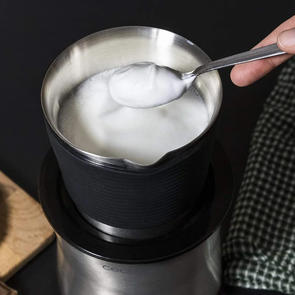 Cecotec Moca Spume 5000 spieniacz do mleka, 650 W, pojemność 400 ml, 4 tryby pracy, przygotowanie gorącej czekolady, dzbanek ze stali nierdzewnej, podstawa antypoślizgowa 360°