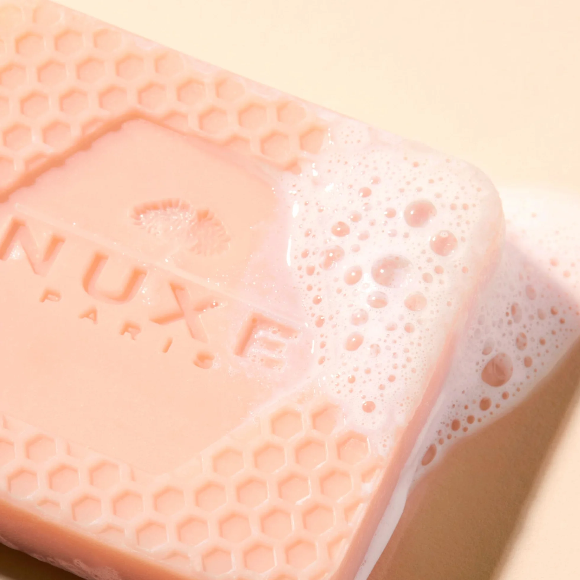 Nuxe Dream De Miel® Solid Soft Shampoo 65 Gr Unisex