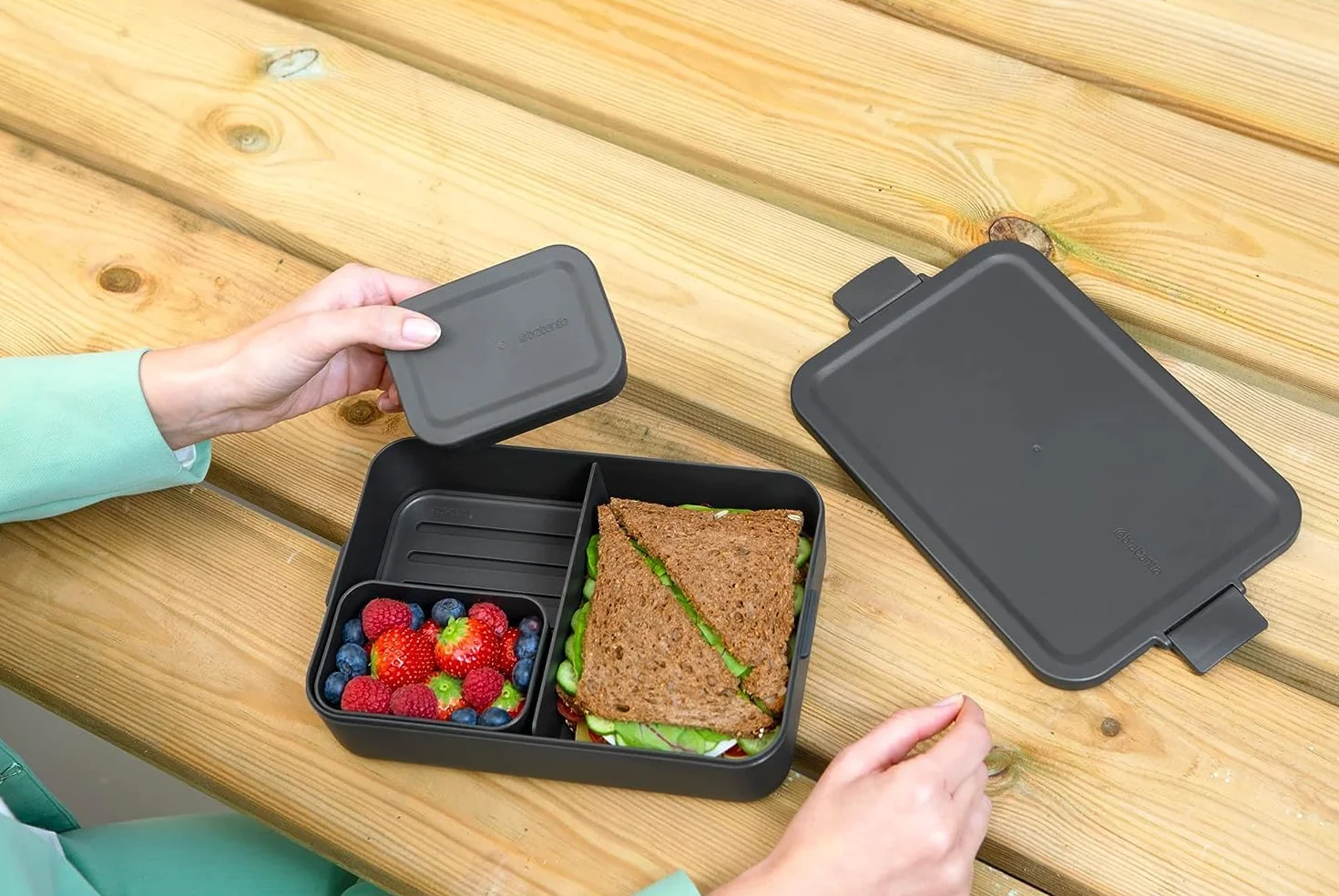 Brabantia - Make & Take Pojemnik na Lunch Bento - Duży - Wyjmowane Przegródki do Jedzenia - Pokrywka z Klipsami - Nadaje się do Zamrażarki, Zmywarki & do Mikrofalówki - Dark Grey - 26 x 17 x 6 cm
