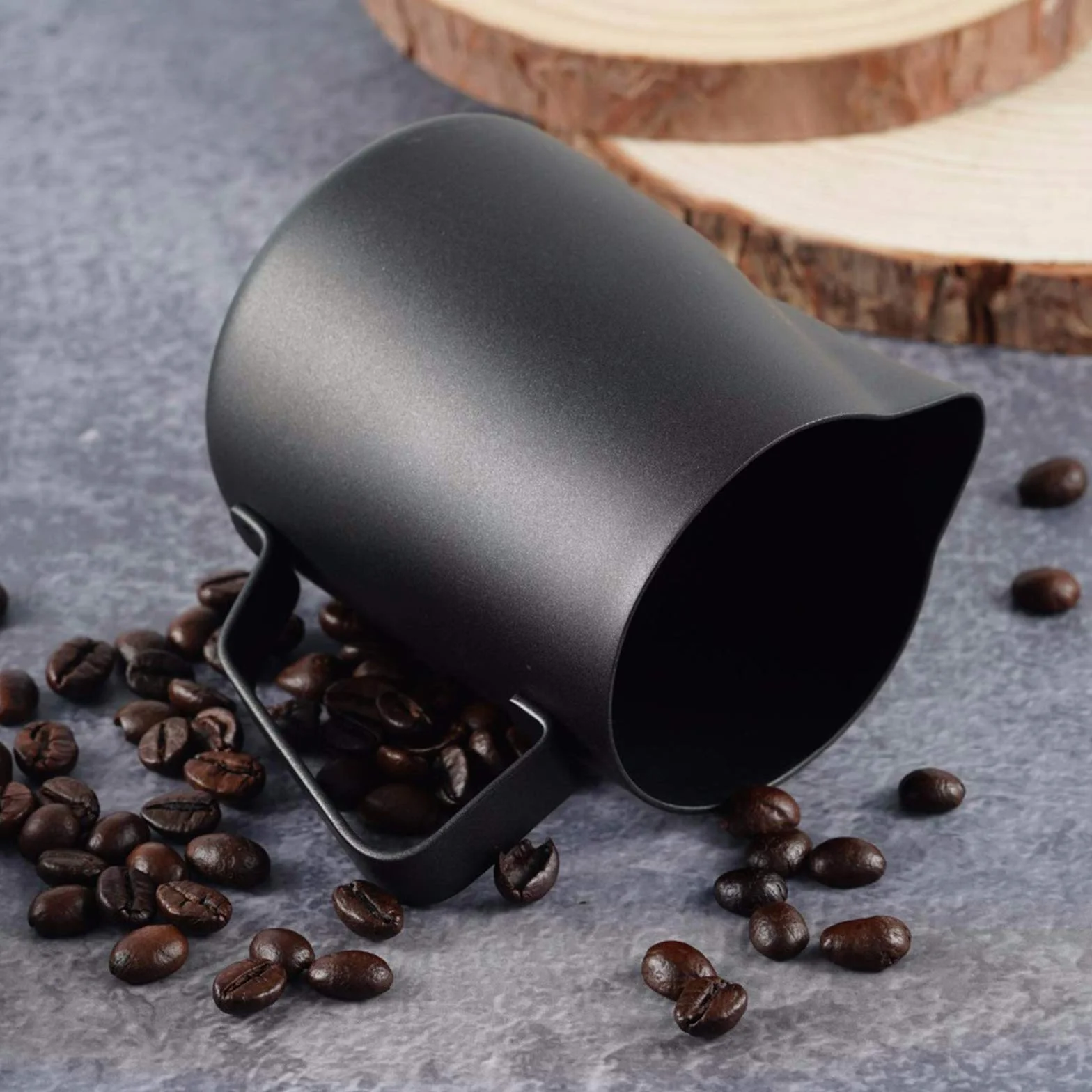 Dzbanek do mleka ze stali nierdzewnej 350 ml czarny do spieniacza cappuccino