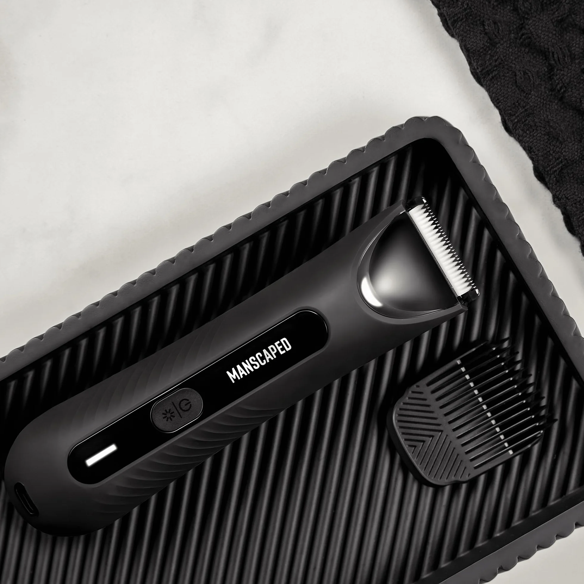 MANSCAPED® The Lawn Mower® 3.0 PLUS Trymer do pachwin i ciała – Zaktualizowane ostrze trymera SkinSafe®, Wodoodporna maszynka do golenia, Akumulator USB-C, Bezprzewodowa golarka męska z kulką