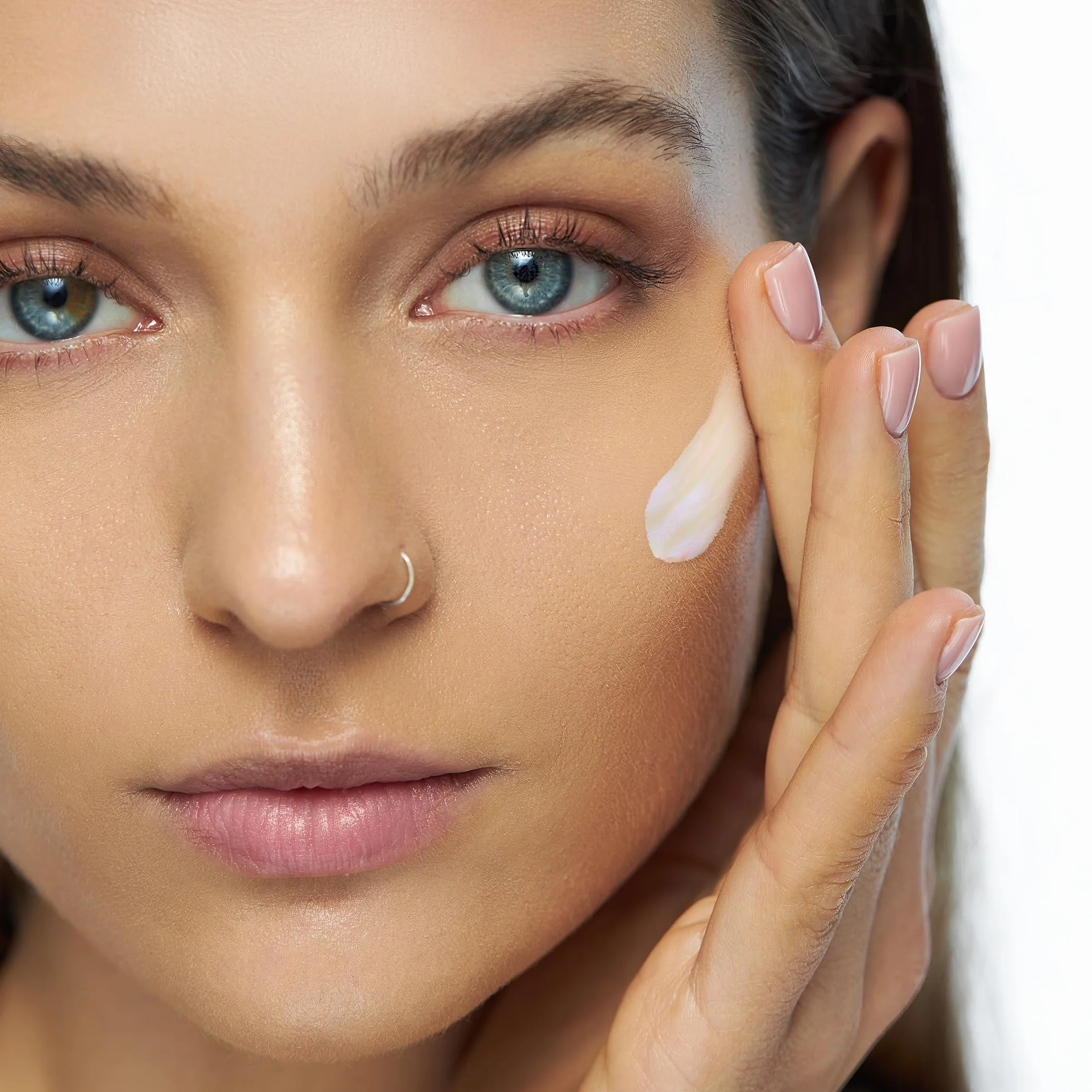 NÉO MAKE UP Baza pod makijaż wyrównująca koloryt skóry - Intense Serum COLOUR CORRECTING - Koryguje Niedoskonałości - Neutralizuje Zaczerwienienia - 30 ml
