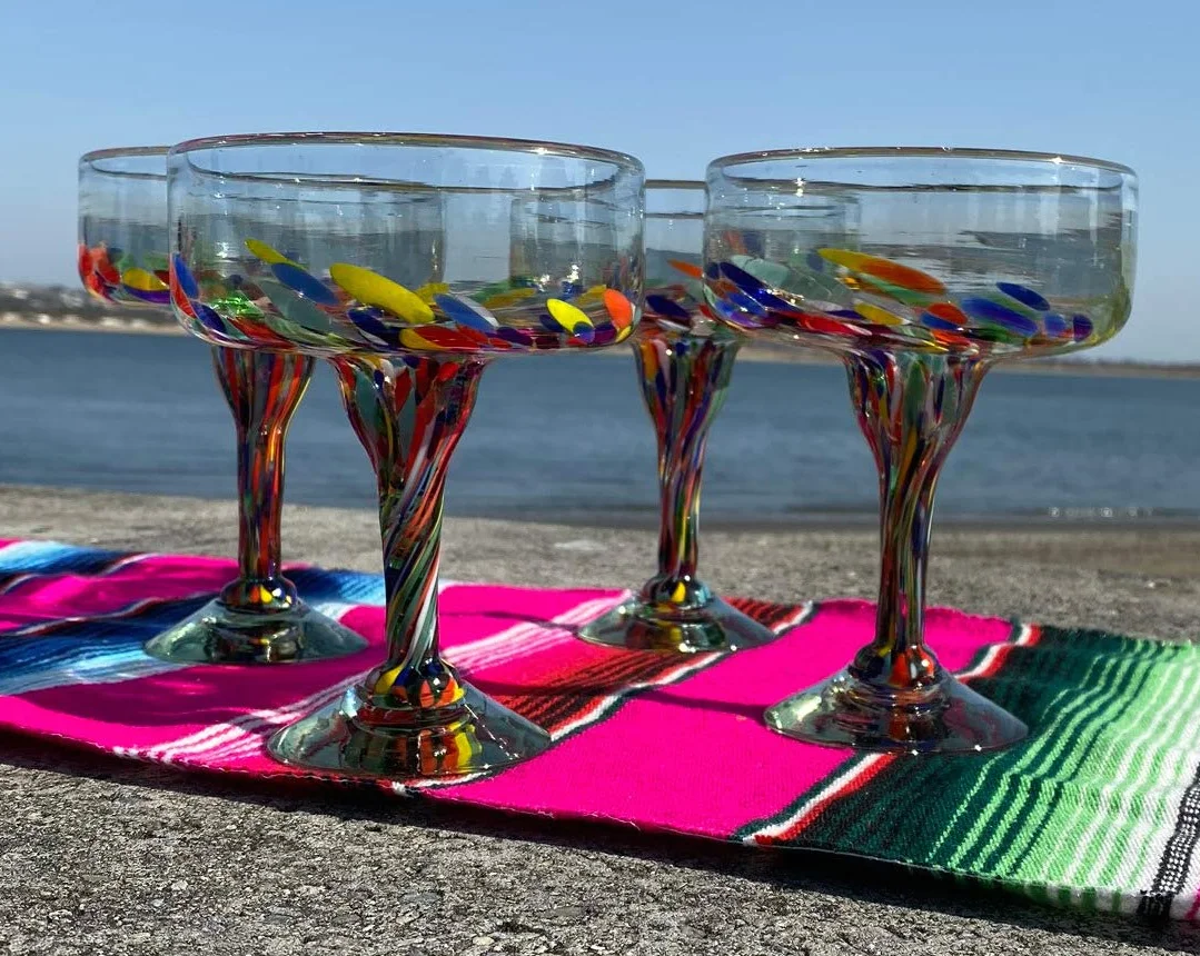 Mexikanisches mundgeblasenes Glas - 4er Set mundgeblasene Margarita-Gläser Konfetti Carmen (16 oz)