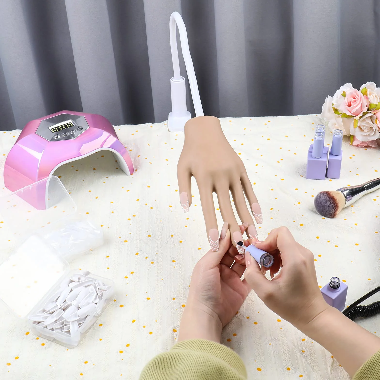 Ręka do ćwiczeń paznokci z 300 sztucznymi paznokciami, regulowana silikonowa ręka i elastyczne paznokcie do ćwiczeń manicure dla majsterkowiczów trening