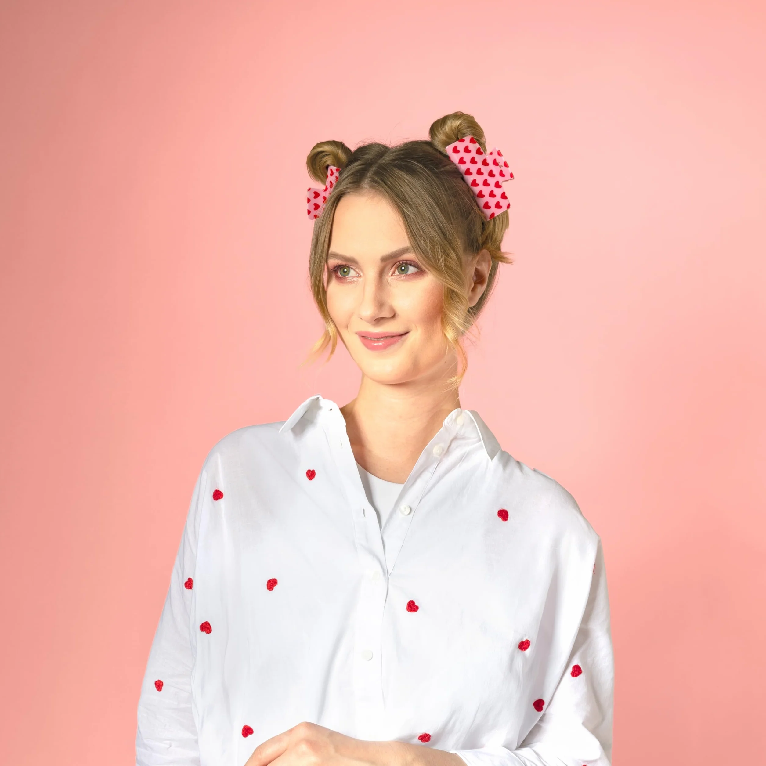 invisibobble CLIPSTAR M Love is in the Hair (1 sztuka) – spinka do włosów z motywem serca dla kobiet, dzieci i dziewcząt – średni rozmiar dla cienkich włosów – zestaw spinek do włosów dla