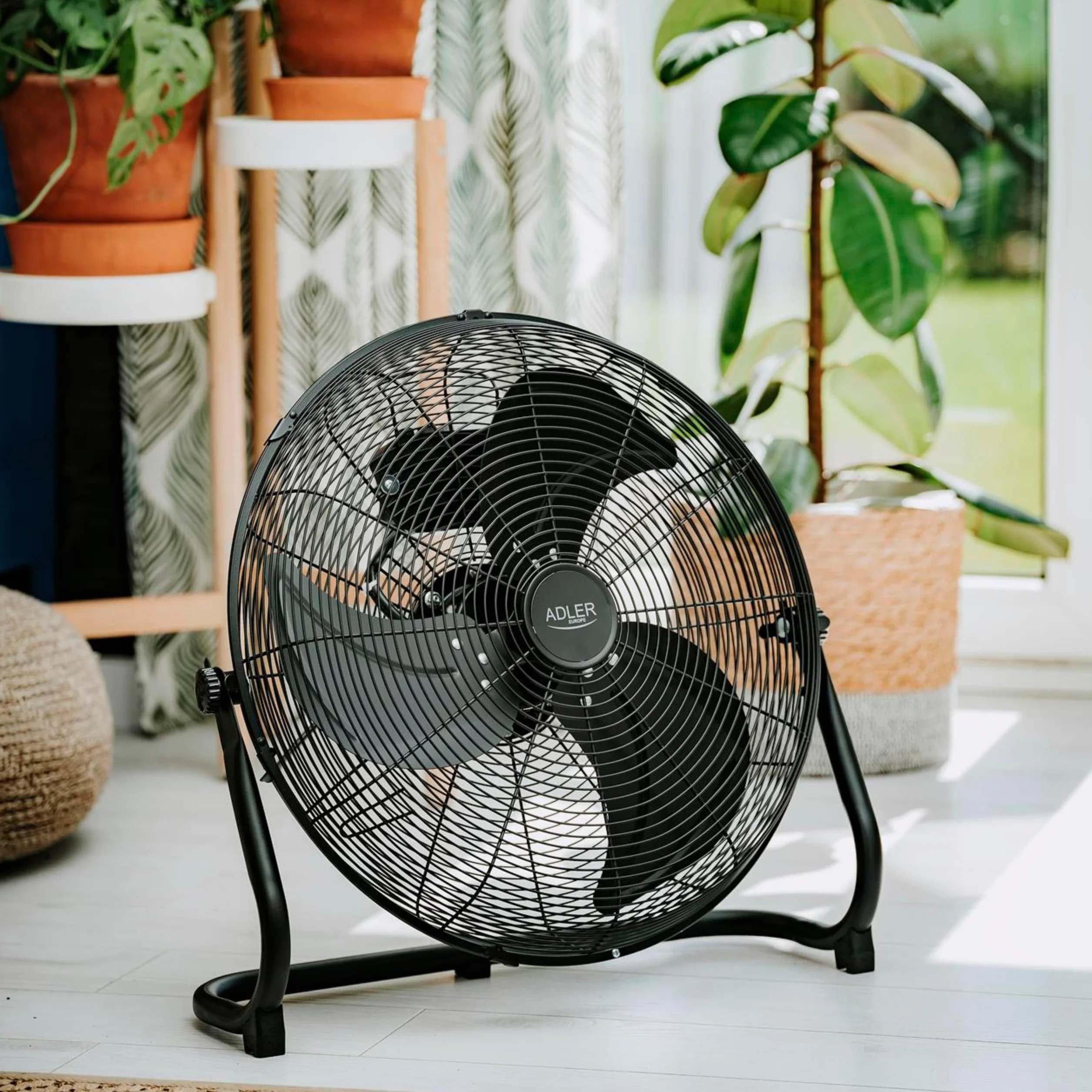 ADLER EUROPE Wentylator podłogowy 45 cm i 200 W – wentylator w kolorze chromu, 3 prędkości – wiatrak z aluminiowym skrzydłem – cichy i stabilny – wentylator podłogowy, czarny