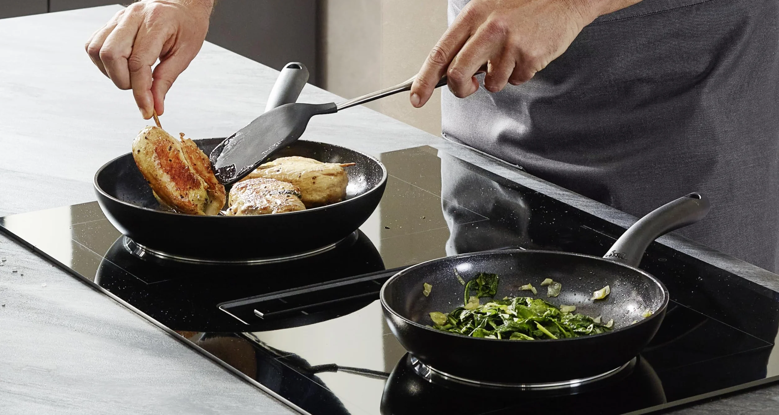 Fissler Essential Black/patelnia aluminiowa (20 cm) powlekana ceramiką, patelnia wyprodukowana bez PFAS/PTFE, indukcja – Made in Germany