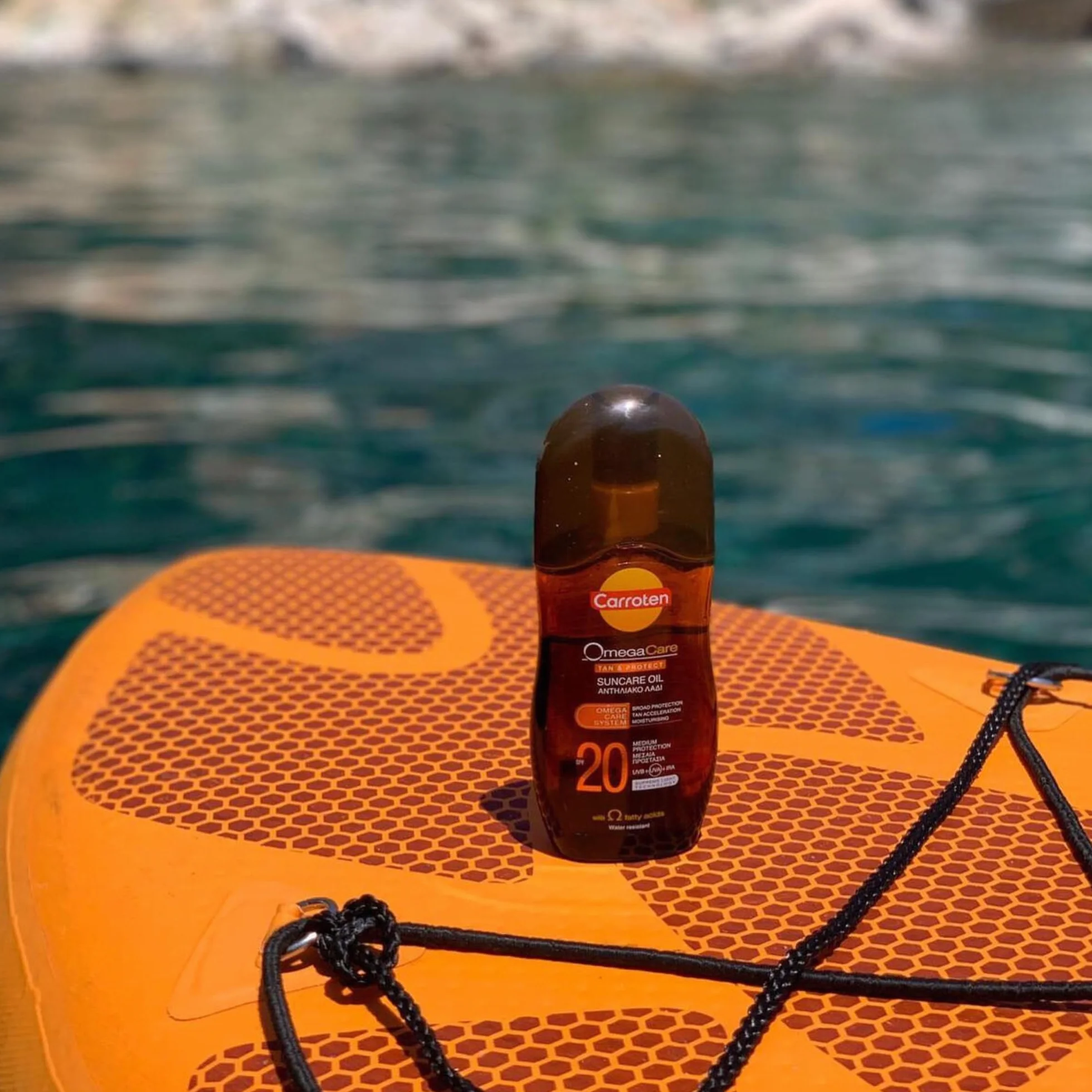 Carroten OmegaCare Olejek opalający SPF 20, 150 ml, przyspieszacz opalania z ochroną przeciwsłoneczną, spray do opalania z kwasami tłuszczowymi omega, krem przeciwsłoneczny z marchewką i olejami