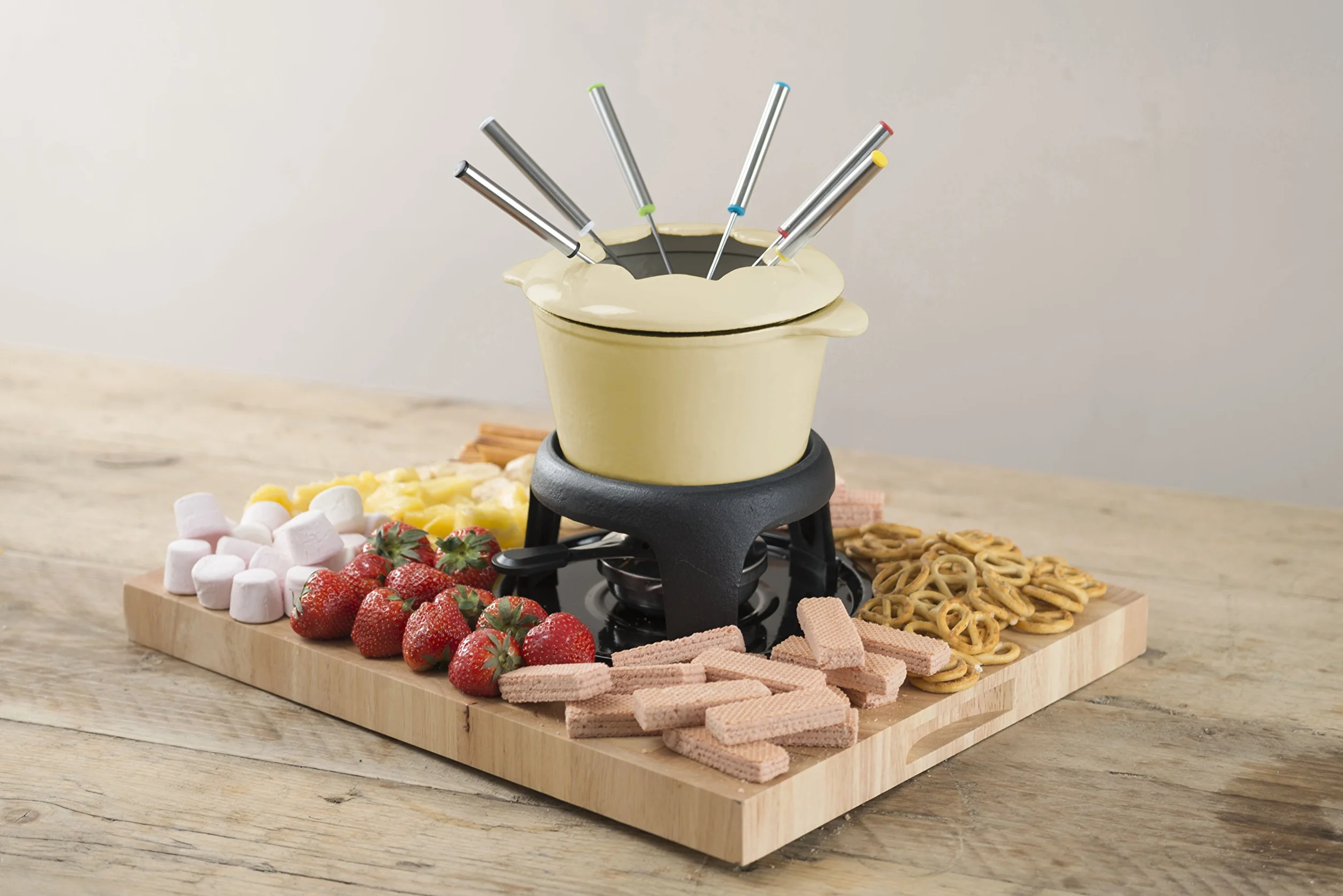 MasterClass Zestaw do fondue z żeliwa, garnek do fondue z 6 widelcami i emaliowaną miską z żeliwa, doskonała retencja ciepła i regulowany palnik, w pudełku prezentowym, kremowy, 21 x 18 cm