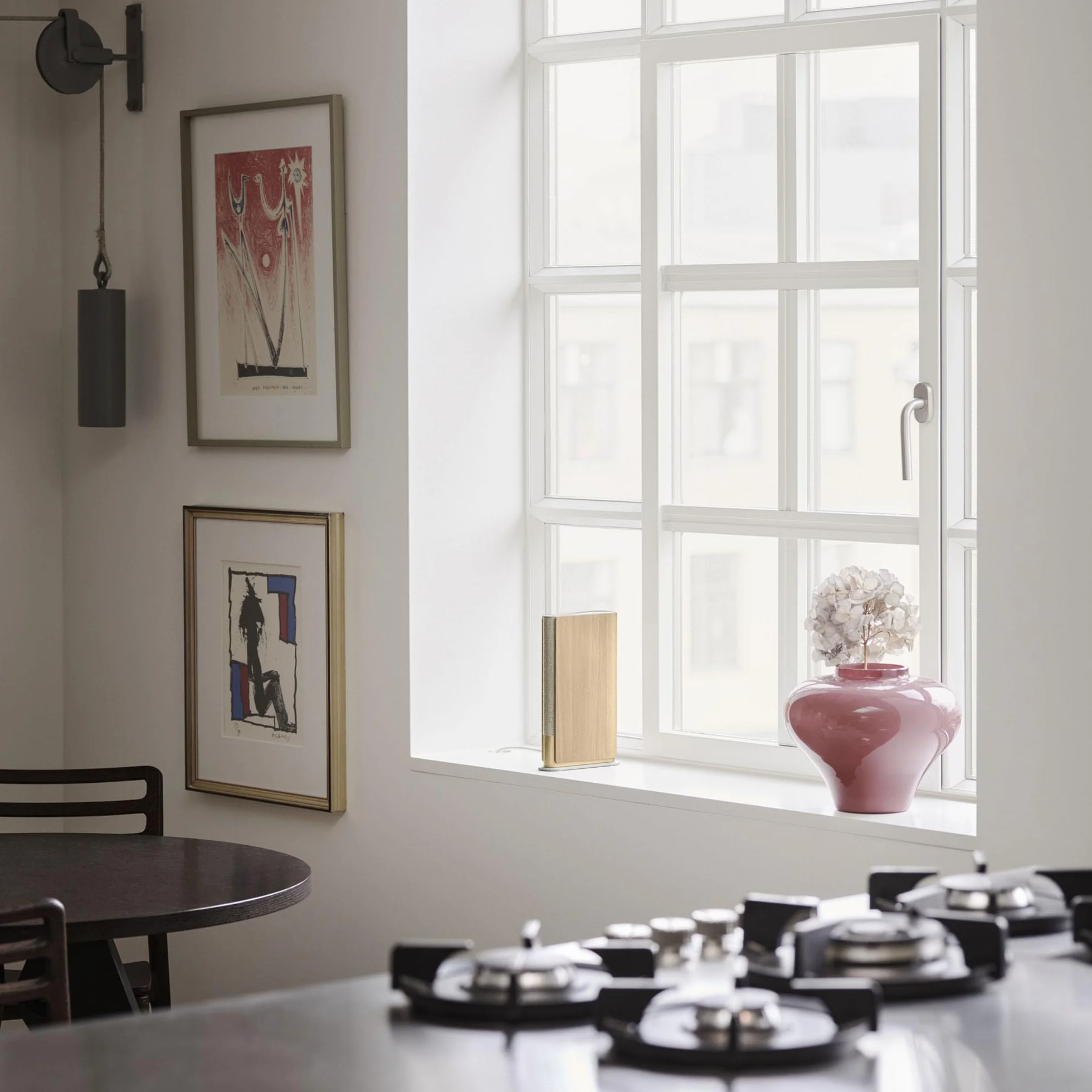 Bang & Olufsen Beosound Emerge - Kompaktowy głośnik półkowy, z wi-fi i bluetooth, niezwykle szeroki dźwięk, smukły głośnik domowy z certyfikatem Cradle to Cradle