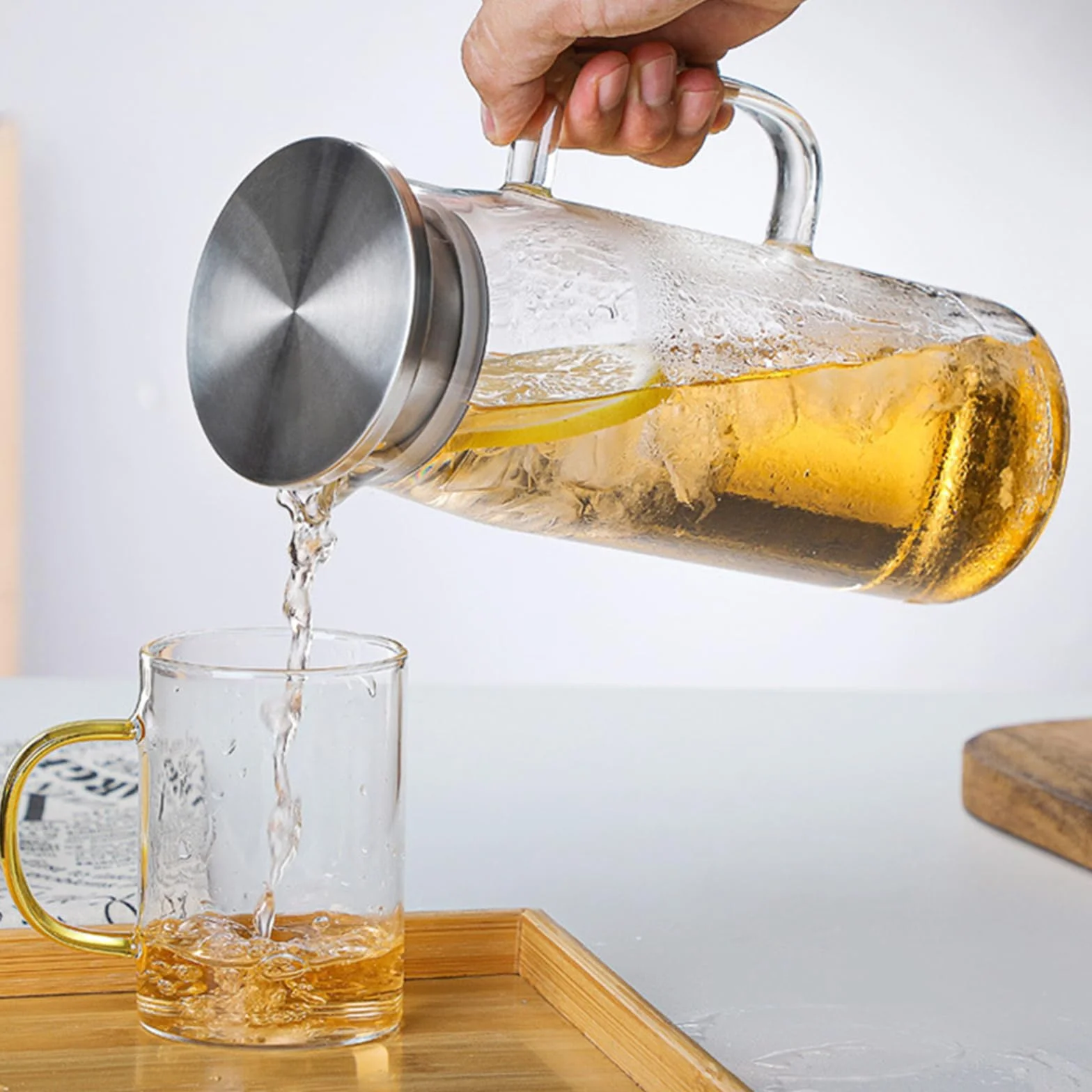 Szklana karafka 1,5 l z pokrywką do wody i herbaty