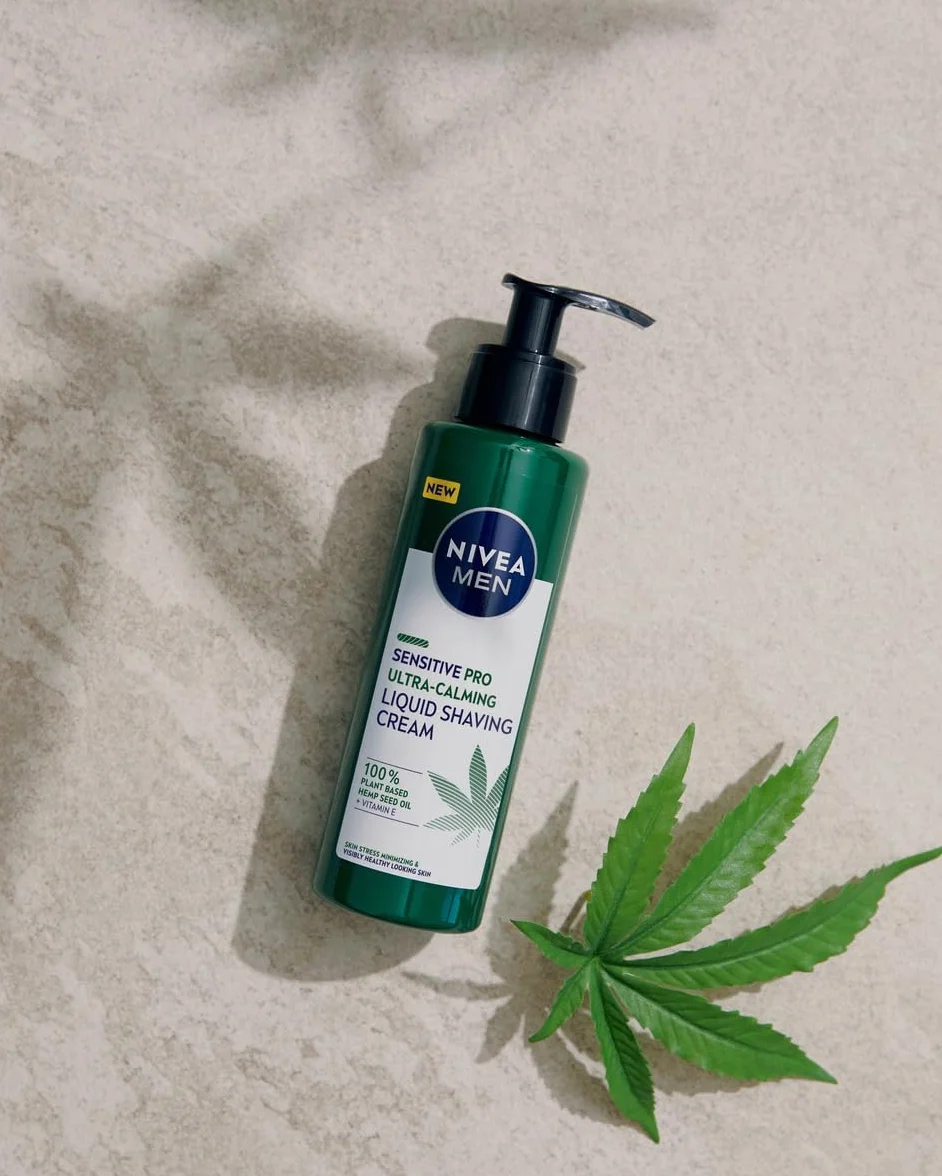 NIVEA MEN Sensitive Pro Łagodzący płynny krem do golenia dla mężczyzn z olejem z nasion konopi i witaminą E, 200 ml