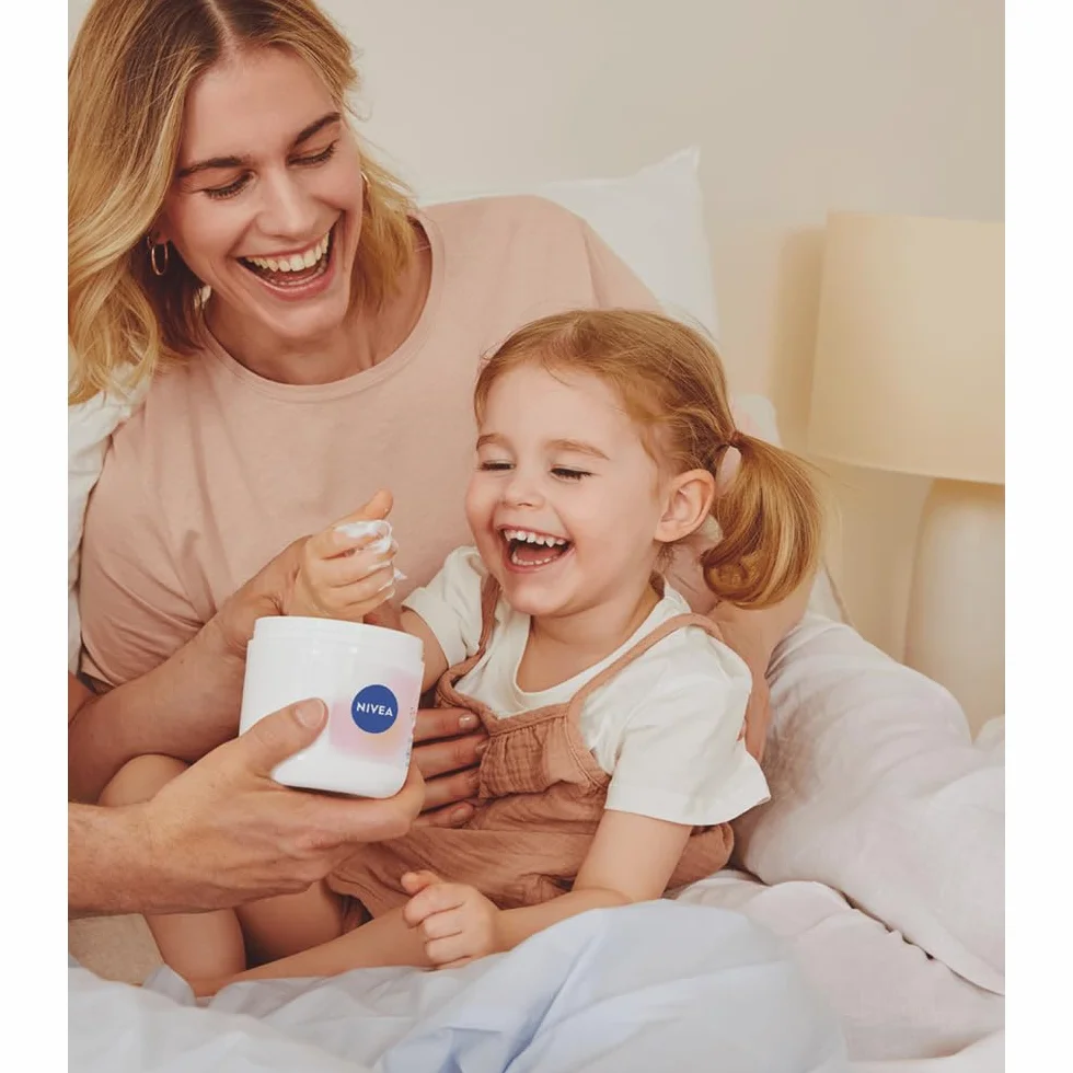 NIVEA Family Care Lekki krem nawilżający do wrażliwej skóry ciała, twarzy i dłoni dla całej rodziny 450 ml