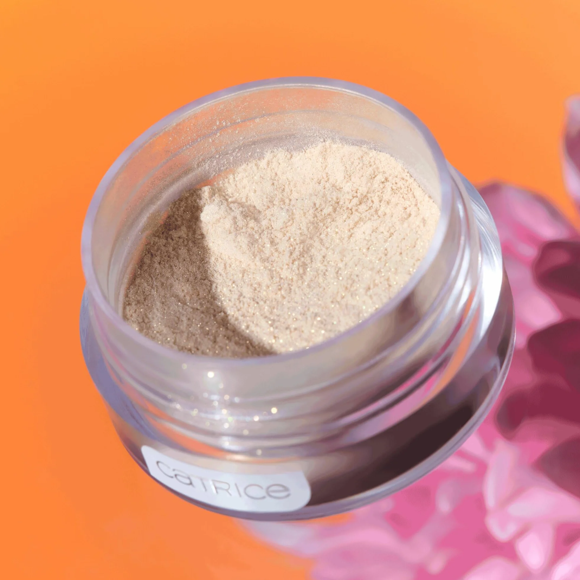 Catrice Puder rozświetlający SPRING AWAKENING Glitter Bomb Cushion, świetlisty, mieniący się, lśniący (3.5g)