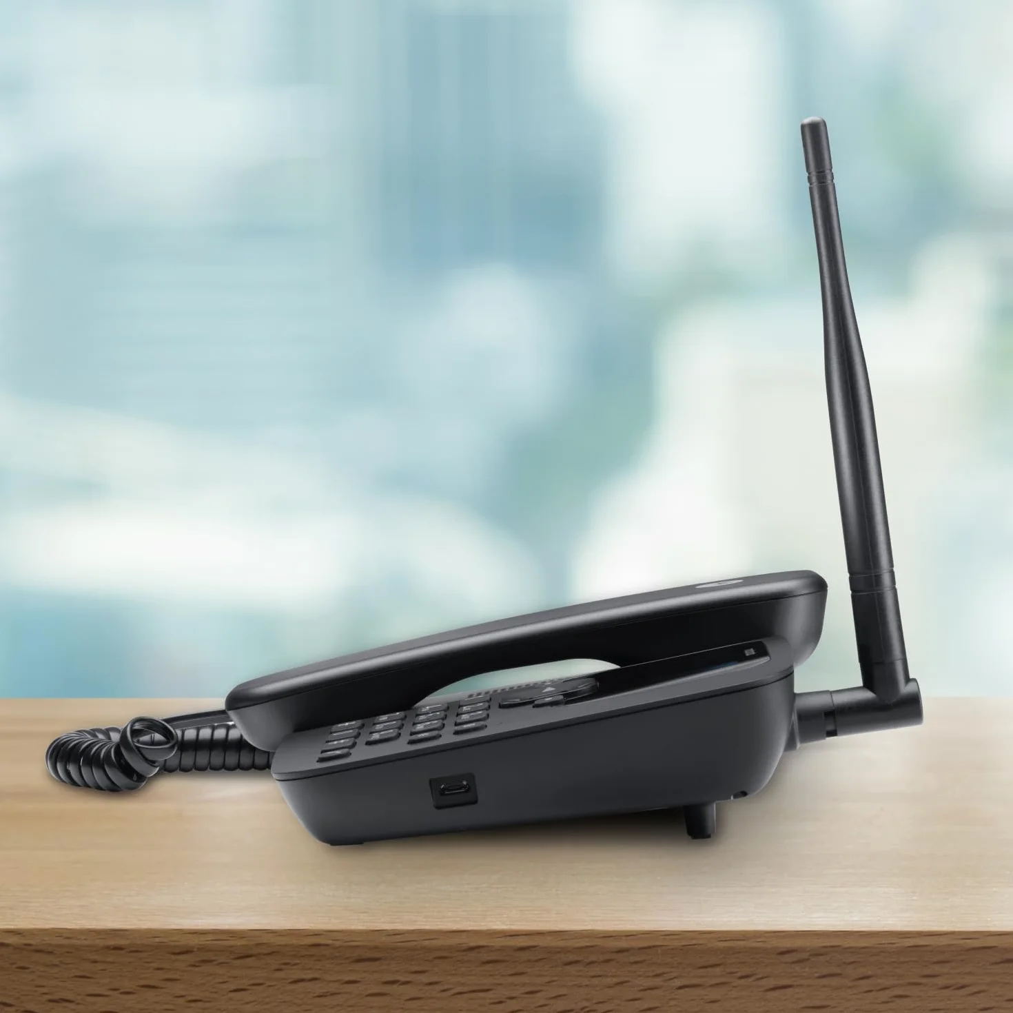 Motorola Voice - FW410L 4G Telefon stacjonarny bezprzewodowy, punkt dostępu Wi-Fi, karta SIM, zapasowa bateria, tryb głośnomówiący, czterozakresowy GSM, przekierowywanie połączeń