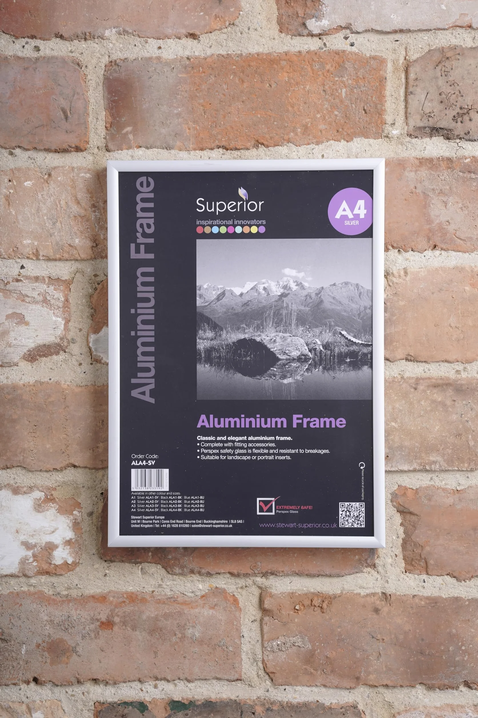 SECO Ramka na zdjęcia A4 ze szczotkowanego aluminium ze szkłem bezpiecznym z pleksiglasu, magnetyczna, idealna do domu/biura, krawędź ramy 18 mm, srebrna