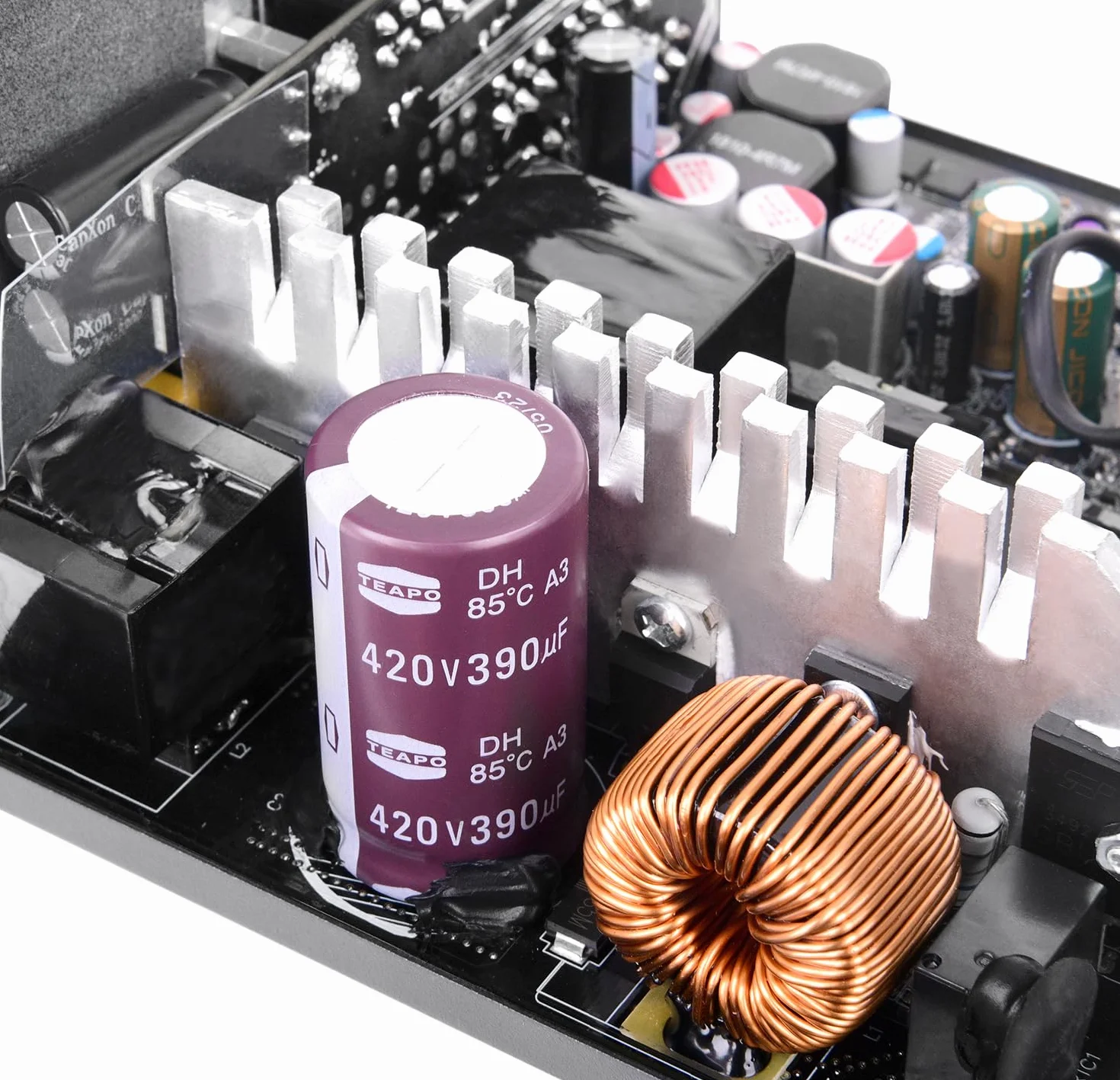 Thermaltake Toughpower GT 750W | ATX 3.1 | PCIe 5.1 12V-2x6-Anschluss | ultraleise Smart-Zero-Funktion | Low Profile Kabel | 80+ GOLD | Modular