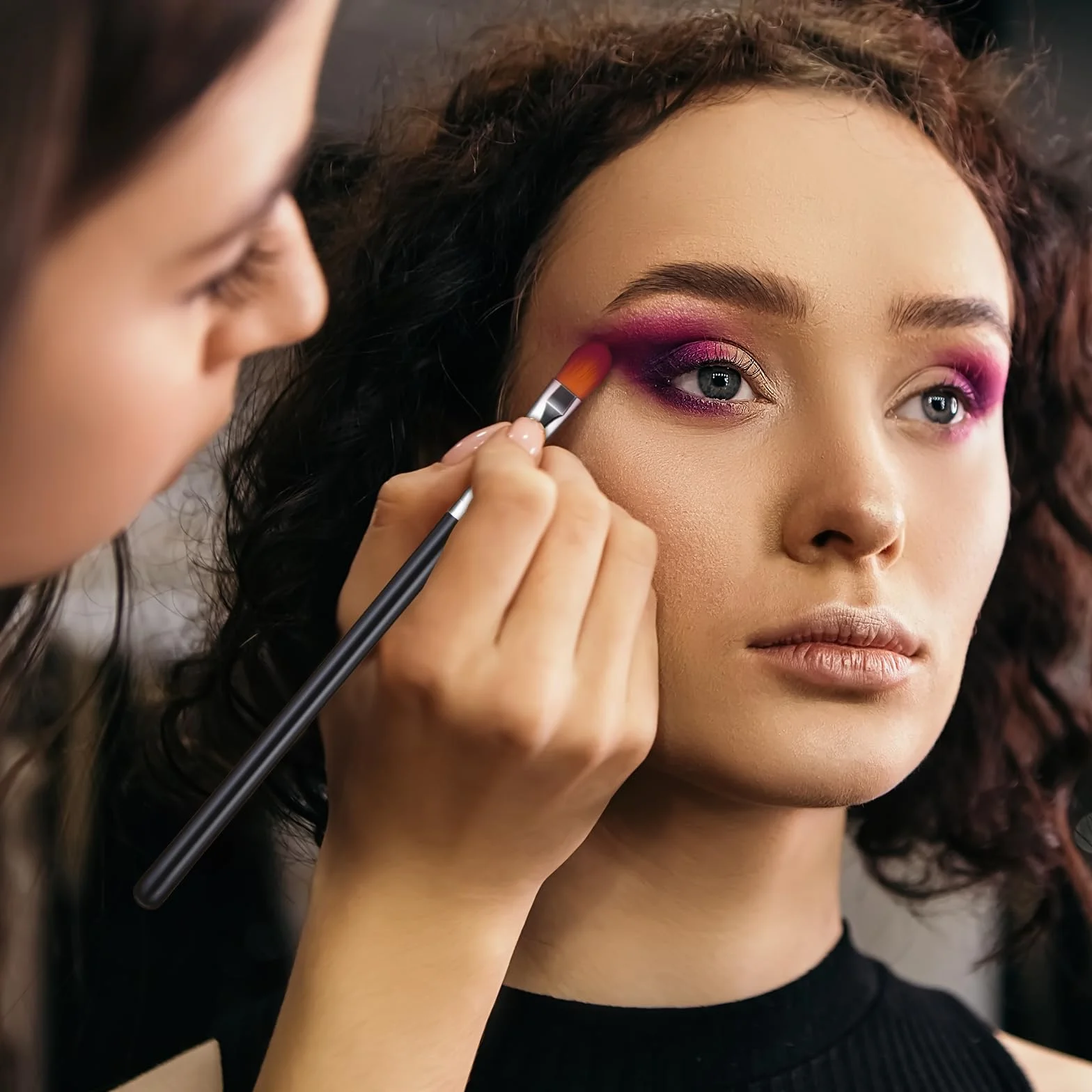 YUXIANLB Zestaw 4 pędzli do cieni do powiek, korektor, aplikatory, cienie do powiek, eyeliner, pędzle do makijażu z syntetycznym włosiem, zakreślacz, podkład, mieszanie konturów