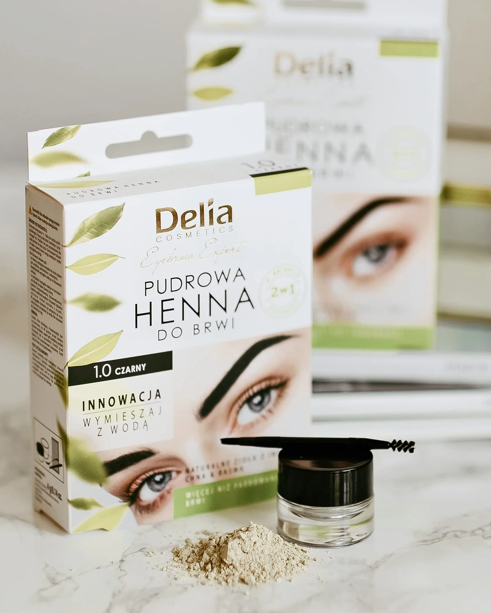 Delia Cosmetics - Farba Pudrowa - CZARNA - Henna do Brwi - Wystarczy Zmieszać z Wodą - Trwałość do 4 Tygodni – 20 Łatwych Aplikacji – Podkreśla, Pogrubia, Przyciemnia i Zagęszcza Brwi