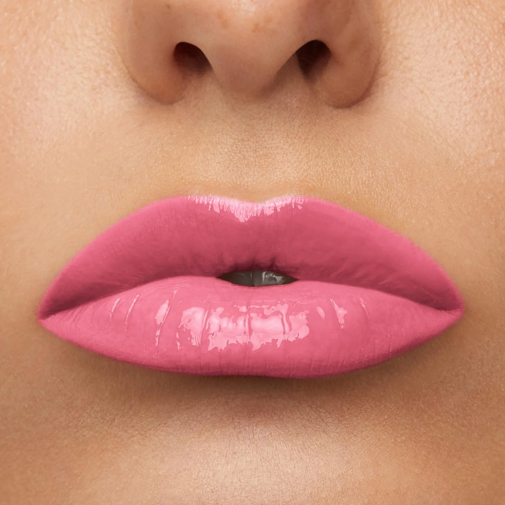 Maybelline New-York - Pomadka w płynie - Efekt błyszczącego winylu - Długotrwała - SuperStay Vinyl Ink Pink - Odcień : Upbeat (155)