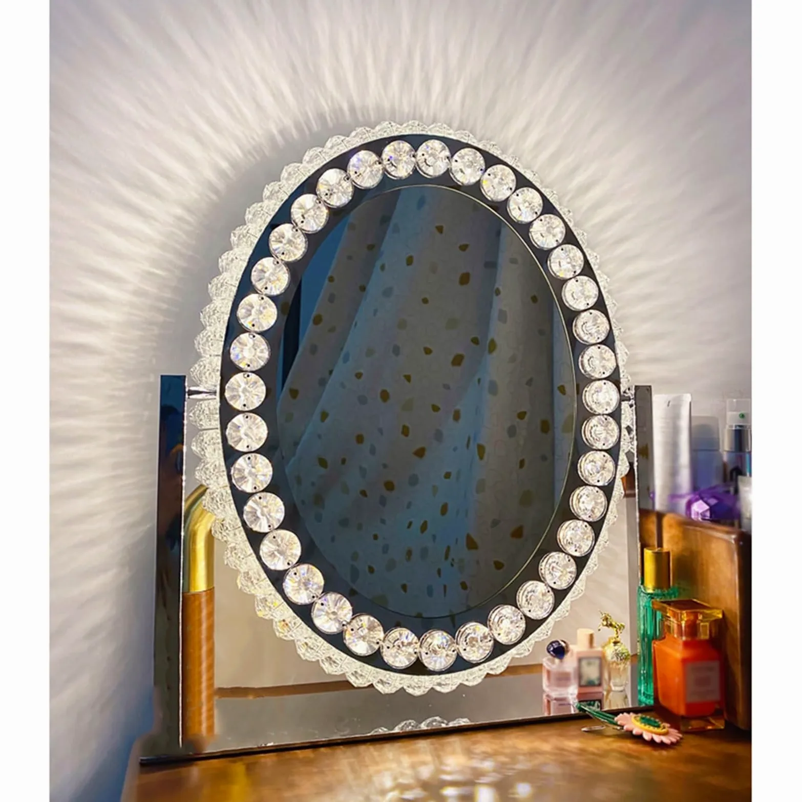 Lusterko kosmetyczne LED do makijażu z obrotem o 360°, regulowane ciepłe / naturalne oświetlenie dzienne, idealne do rutyny kosmetycznej, na urodziny lub wesela