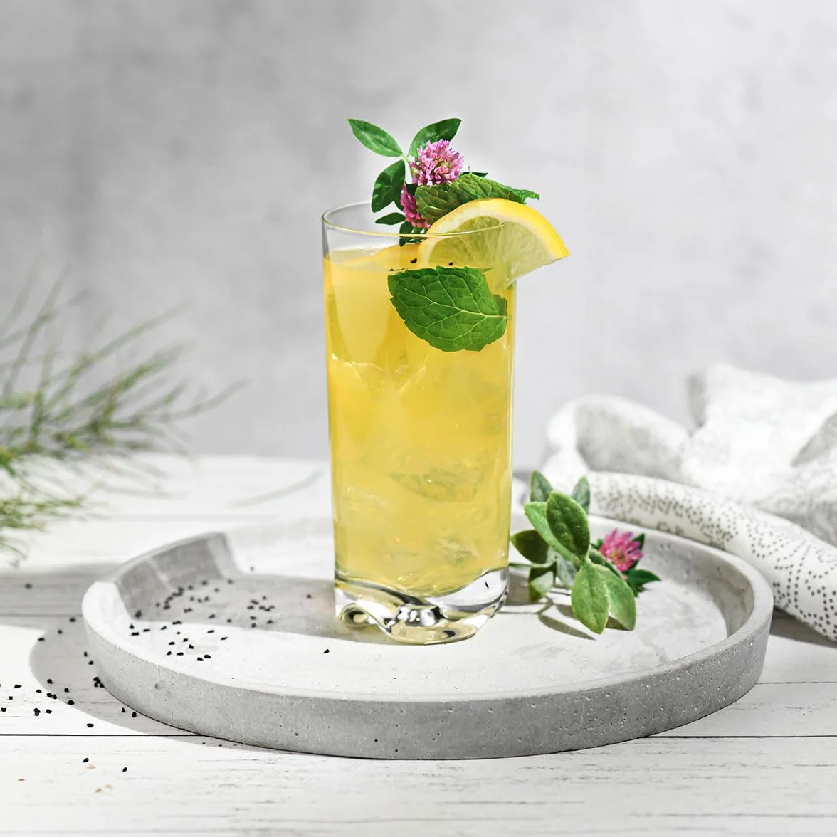 KROSNO Szklanki do napojów | Zestaw 6 x 350 ml | Kolekcja Mixology | Efektowne, trójdzielne dno | Prosta forma | Bezołowiowe szkło kryształowe| do koktajli, soków i wody | Można myć w zmywarce