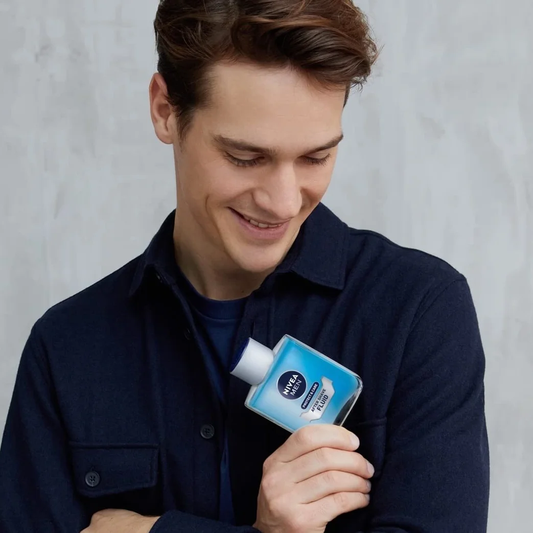 NIVEA Men Protect & Care After Shave Fluid (100 ml), uspokajający płyn po goleniu dla mężczyzn, pielęgnacja skóry po goleniu z aloesem i witaminą Pro B5