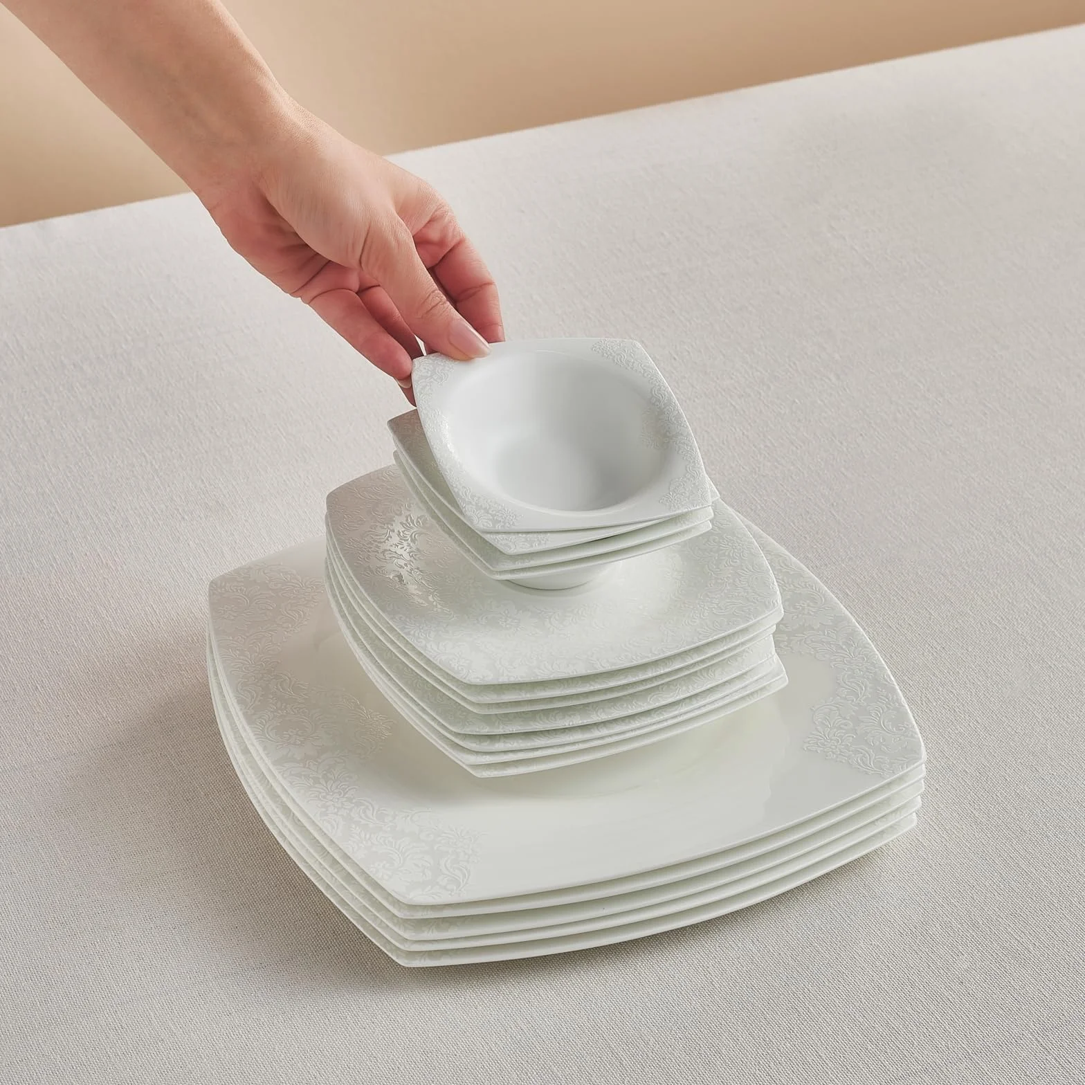 Karaca Fine Pearl Helen 26-częściowy serwis śniadaniowy, prostokątny kubek do kawy dla 6 osób, serwis łączony, biały, porcelanowa zastawa stołowa, na stół śniadaniowy lub stół stołowy