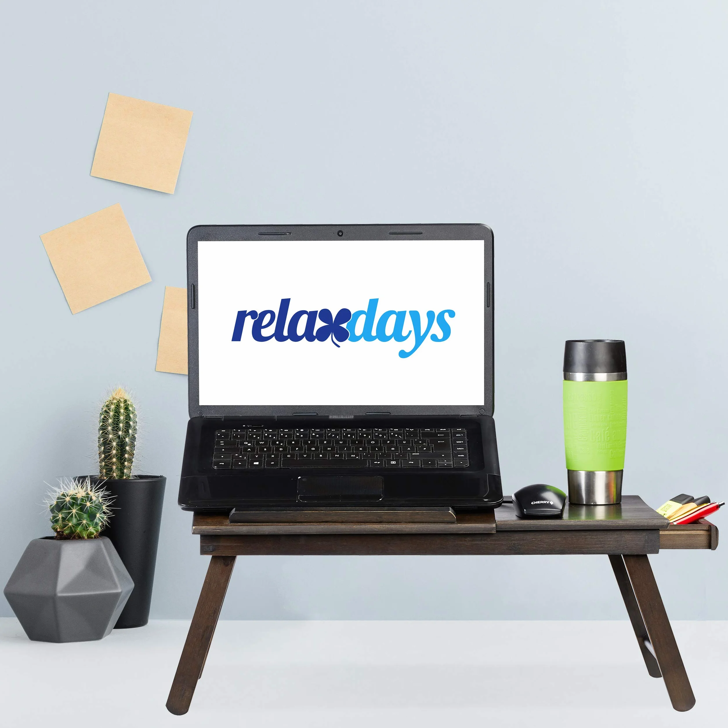 Relaxdays Bambusowy stolik pod laptopa, wys. x gł.: 25 x 60 x 35 cm, półka na laptopa z regulacją wysokości, składany, z szufladą, ciemnobrązowy