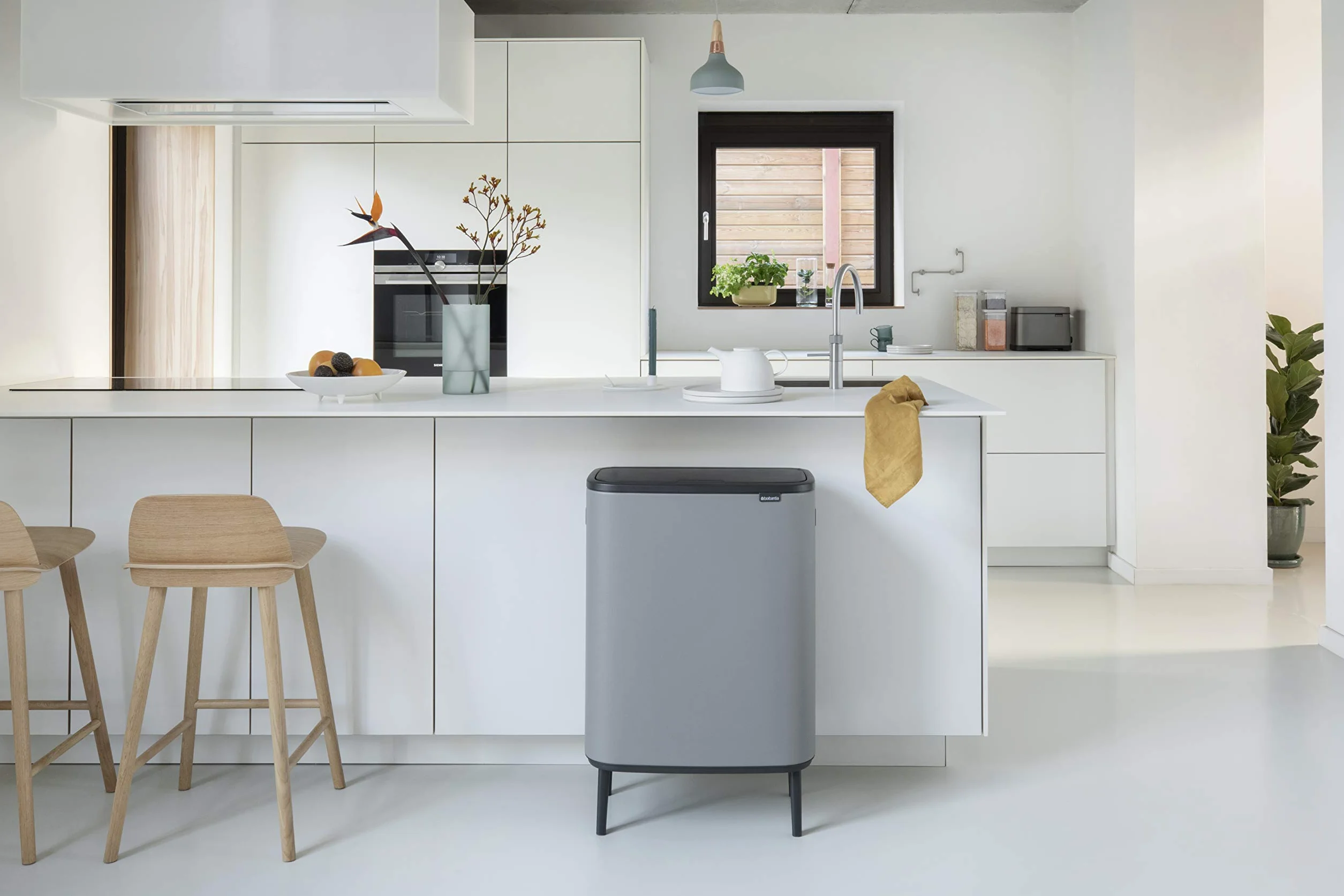 Brabantia - Bo Touch Bin High 2x30L - Duży Kosz na Śmieci do Kuchni - Otwieranie Soft-Touch - Podwójny Kosz z Wyjmowanymi Wewnętrznymi Wiadrami - Dołączone Worki na Śmieci - Grey - 55 x 31 x 82 cm