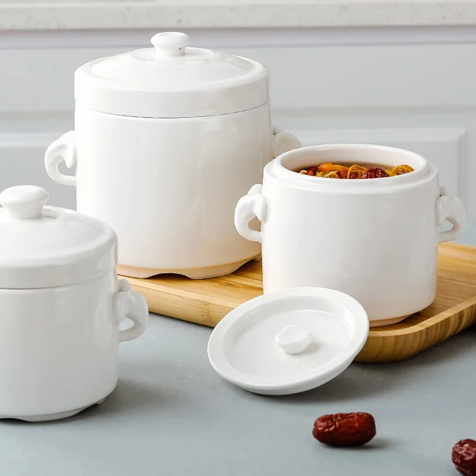 Porcelanowa miska na zupę z pokrywką 600 ml