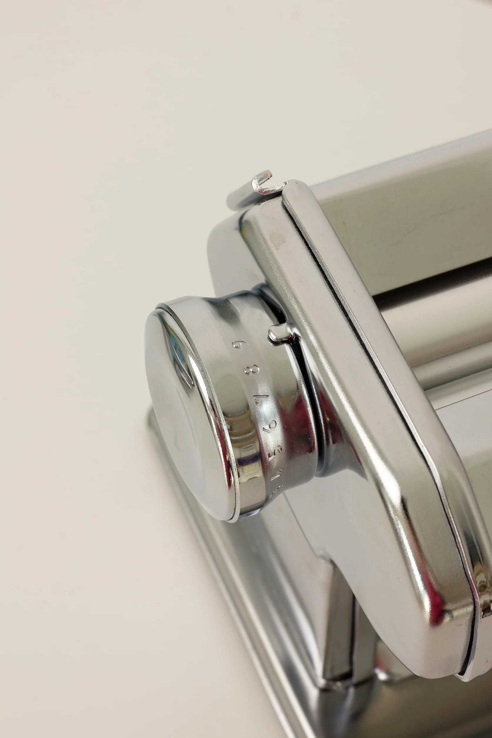 Maszynka do modeliny CERNIT CE901C – kompaktowa, chromowana stal