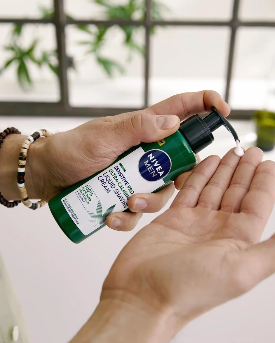 NIVEA MEN Sensitive Pro Łagodzący płynny krem do golenia dla mężczyzn z olejem z nasion konopi i witaminą E, 200 ml