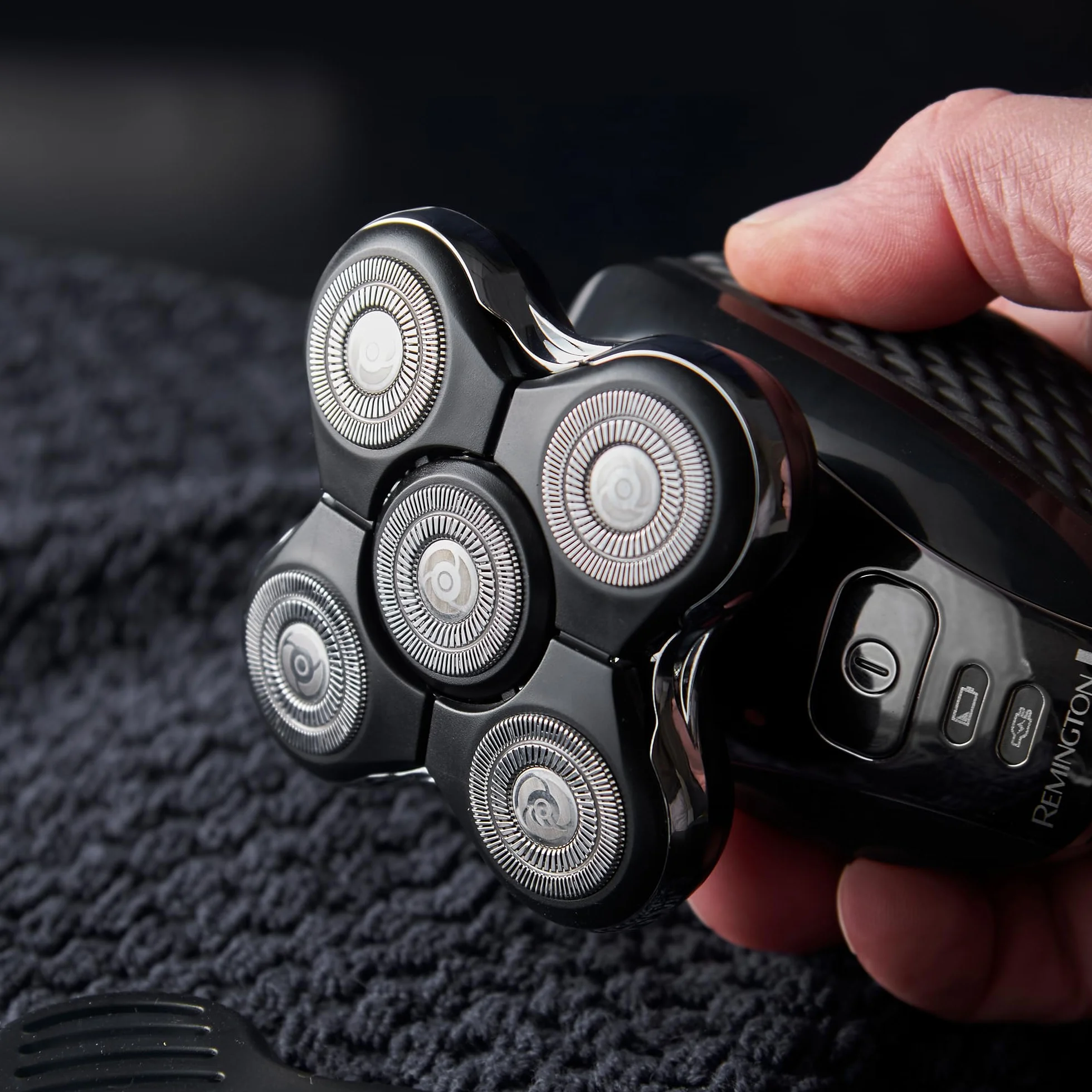 Remington golarka elektryczna do głowy, rotacyjna, golenie na dł. 0.2mm, antybakteryjna głowica, wodoodporna, bezprzewodowa, golenie na sucho i mokro, ciemnoszare etui, Ultimate RX5 XR1501