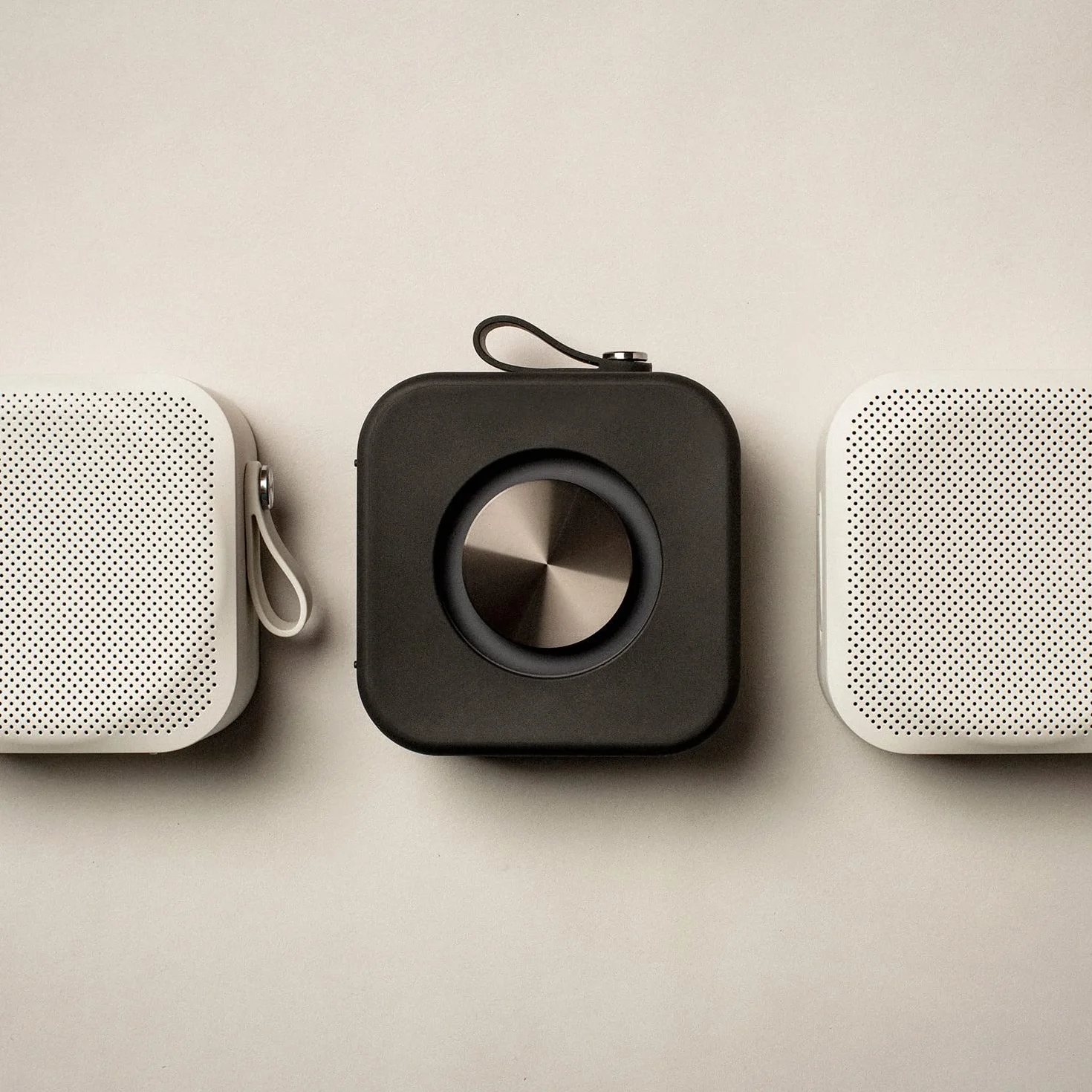 Sudio F2 Przenośny głośnik Bluetooth z wodoszczelnością IPX7, funkcja transmisji, wejście AUX 3,5 mm, 15 godzin pracy na baterii, dla Androida i iPhone'a (czarny)