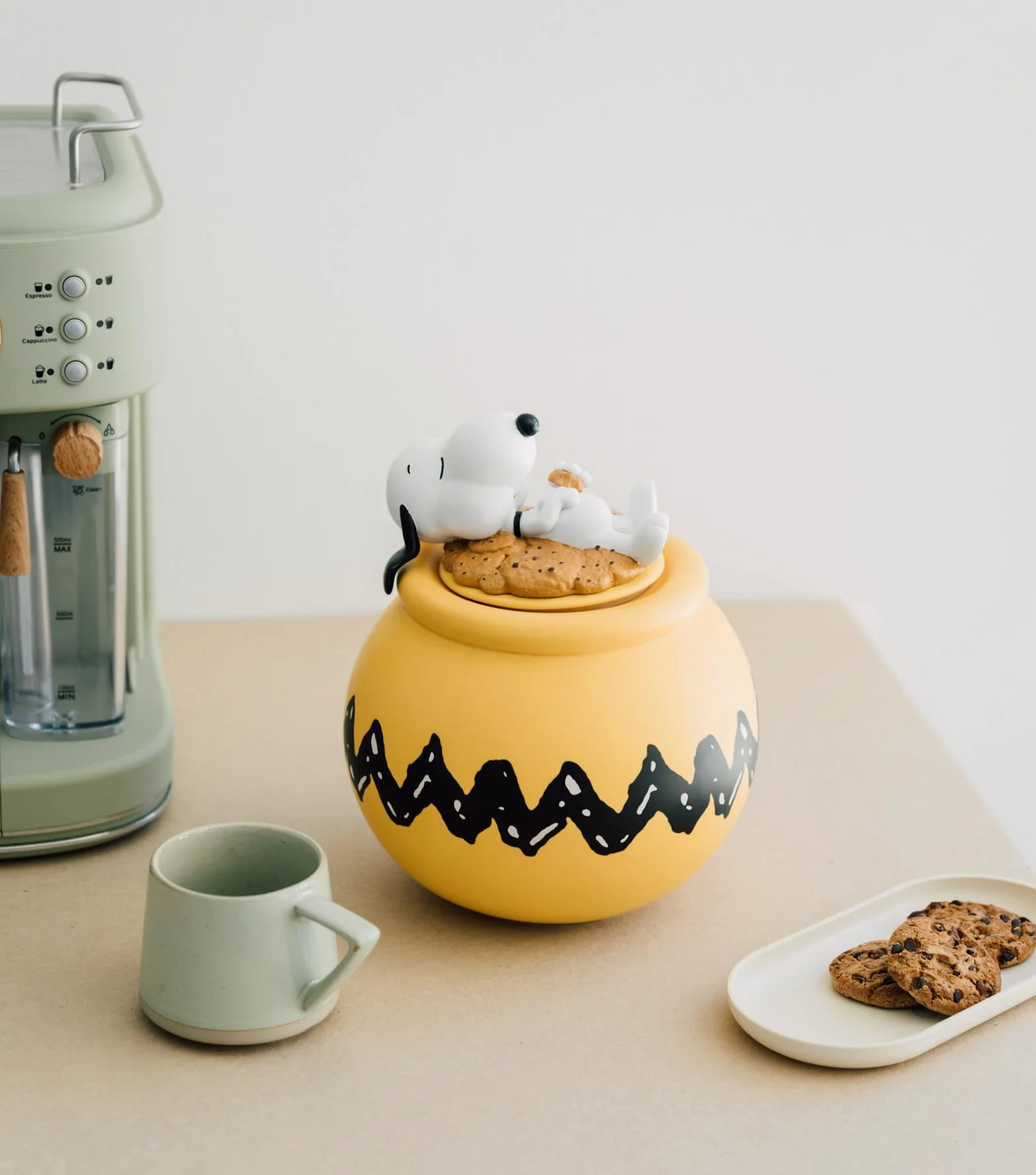 Grupo Erik Snoopy Cookie Jar 20.5 x 20.5 x 24.6 cm Airtight Biscuit Tin Kitchen Decor