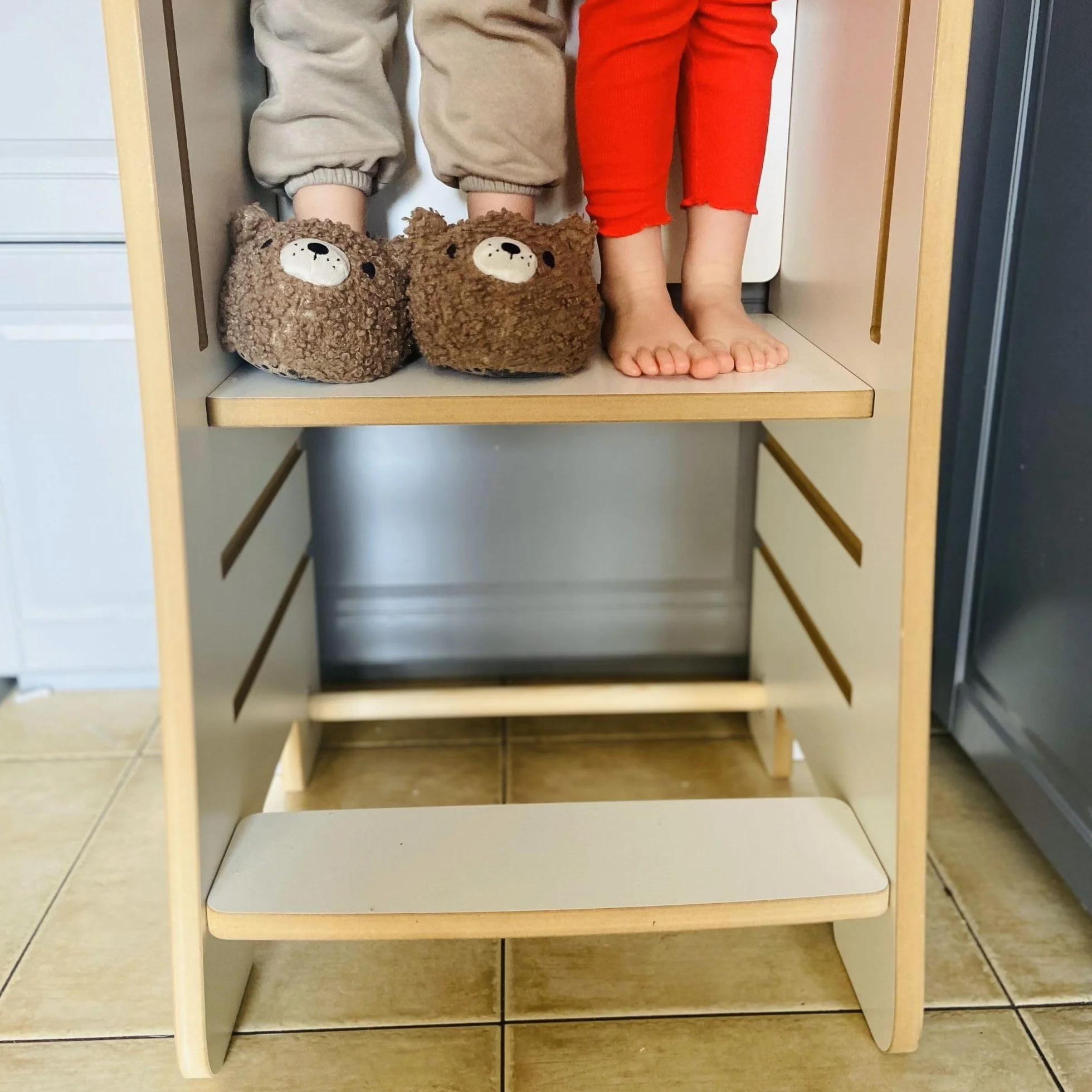 Kitchen Helper dla dziecka – czarny, super bezpieczny Pomocnik kuchenny Montessori, Wieża Edukacyjna Dla Dzieci, Bezpieczny stopień dla dzieci do Kuchni, Certyfikat, Zabudowany, Wyjmowana Blokada