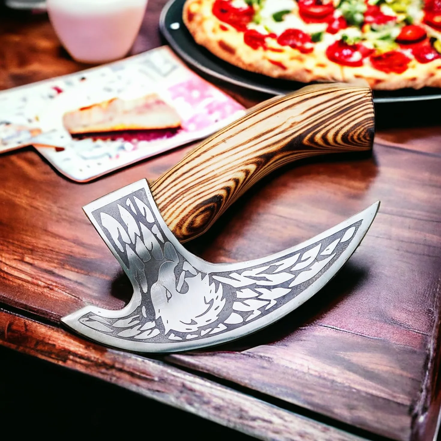 Ostrze do pizzy Wikingów ze stali węglowej z uchwytem z drewna różanego, głowa orła